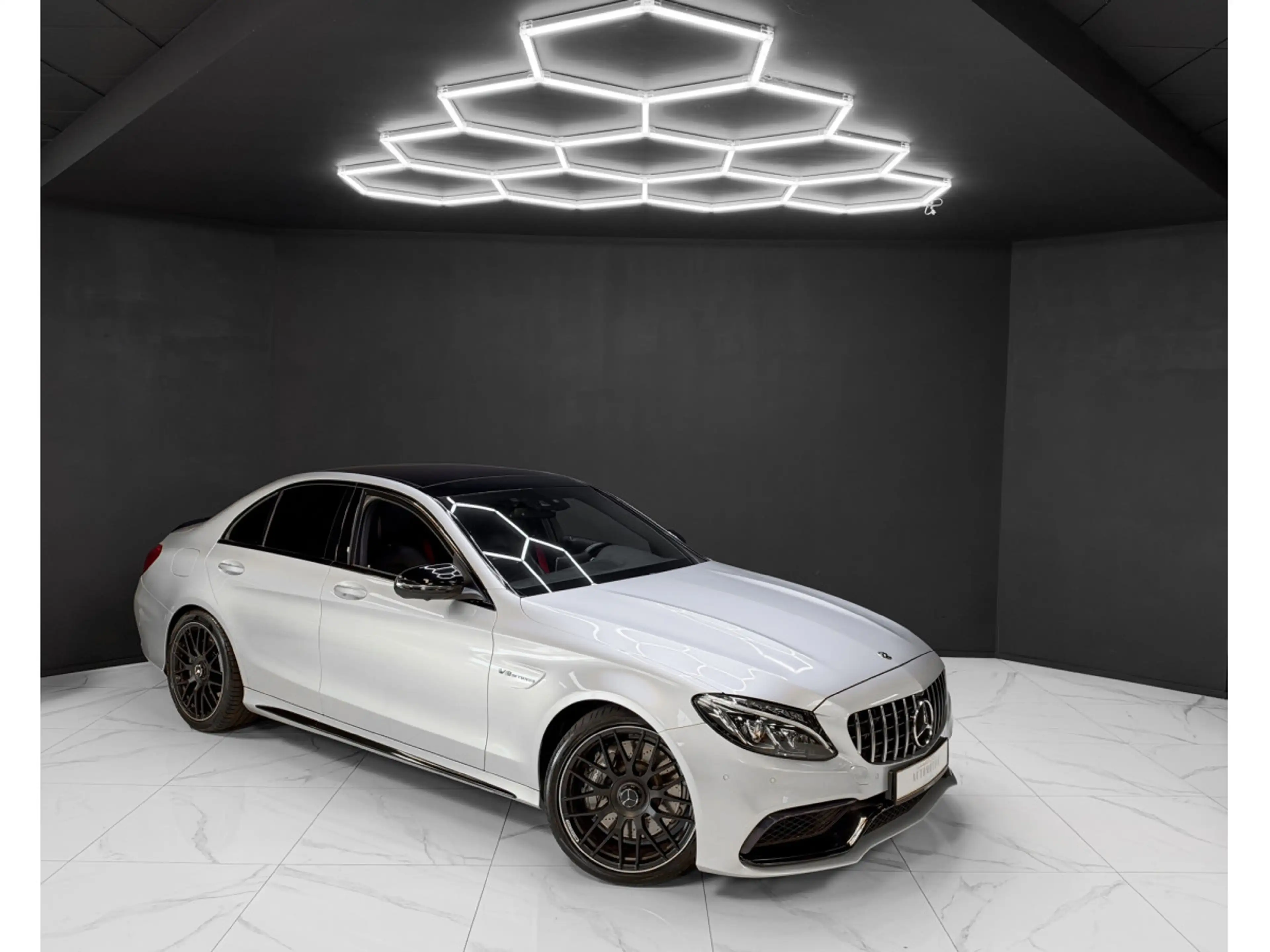 Mercedes-Benz C 63 AMG V8 / FULL SERVICE / BURMESTER / 360 / PANO — photo 7