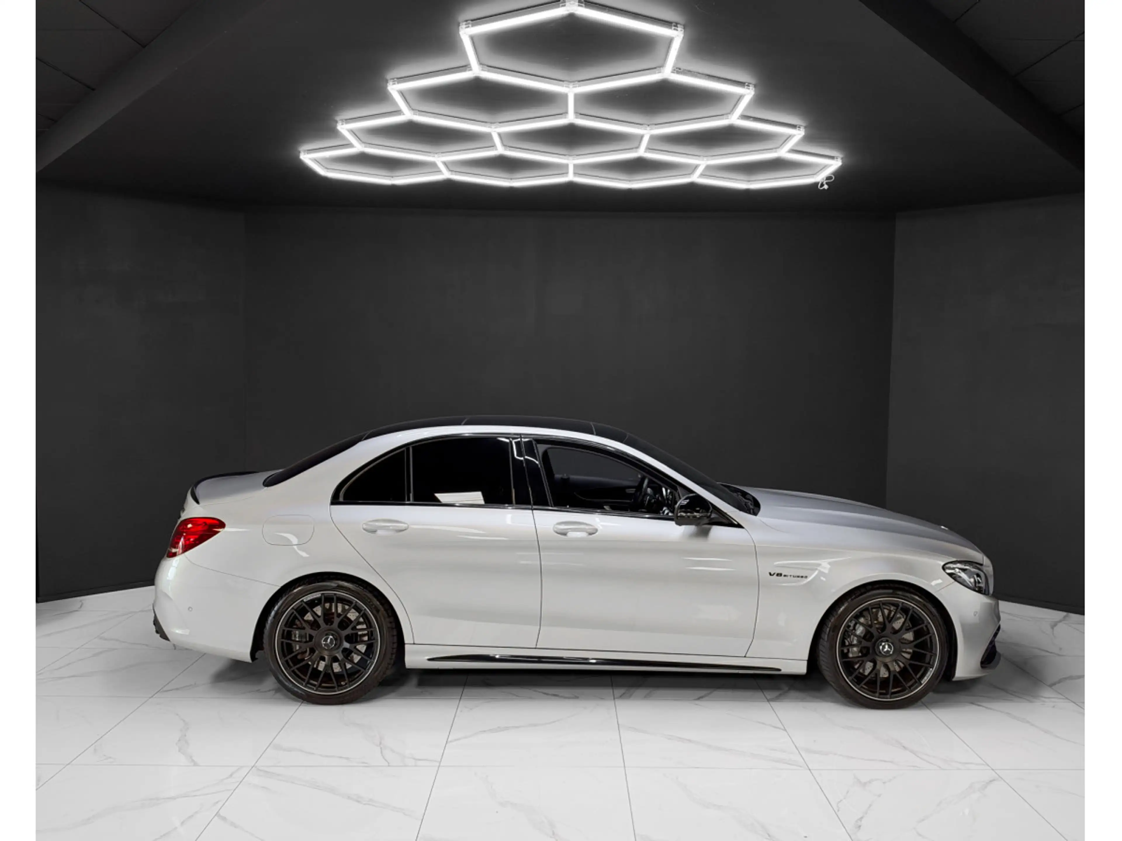 Mercedes-Benz C 63 AMG V8 / FULL SERVICE / BURMESTER / 360 / PANO — photo 6