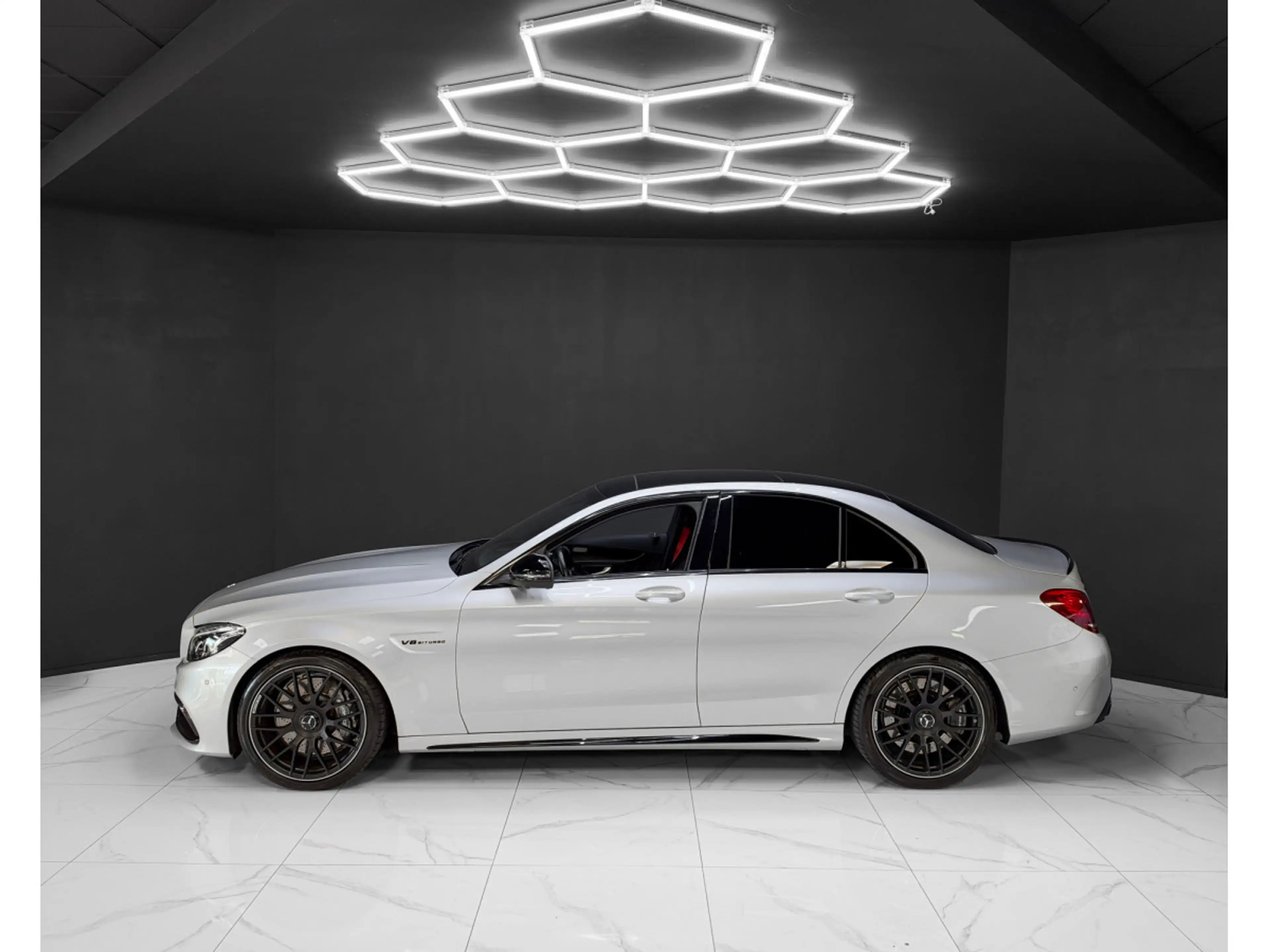 Mercedes-Benz C 63 AMG V8 / FULL SERVICE / BURMESTER / 360 / PANO — photo 2
