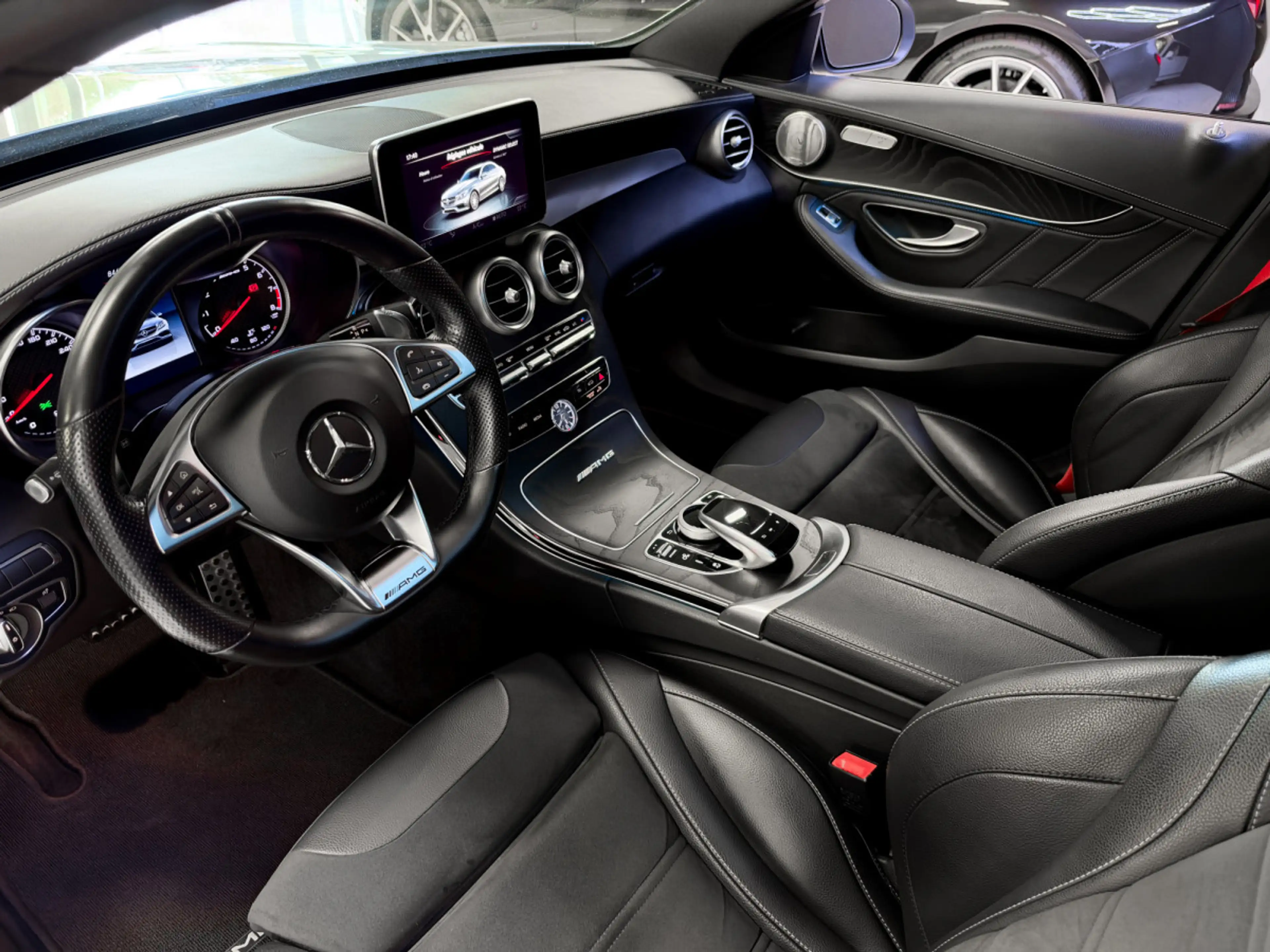 Mercedes-Benz C 63 AMG V8 / FULL SERVICE / BURMESTER / 360 / PANO — photo 11