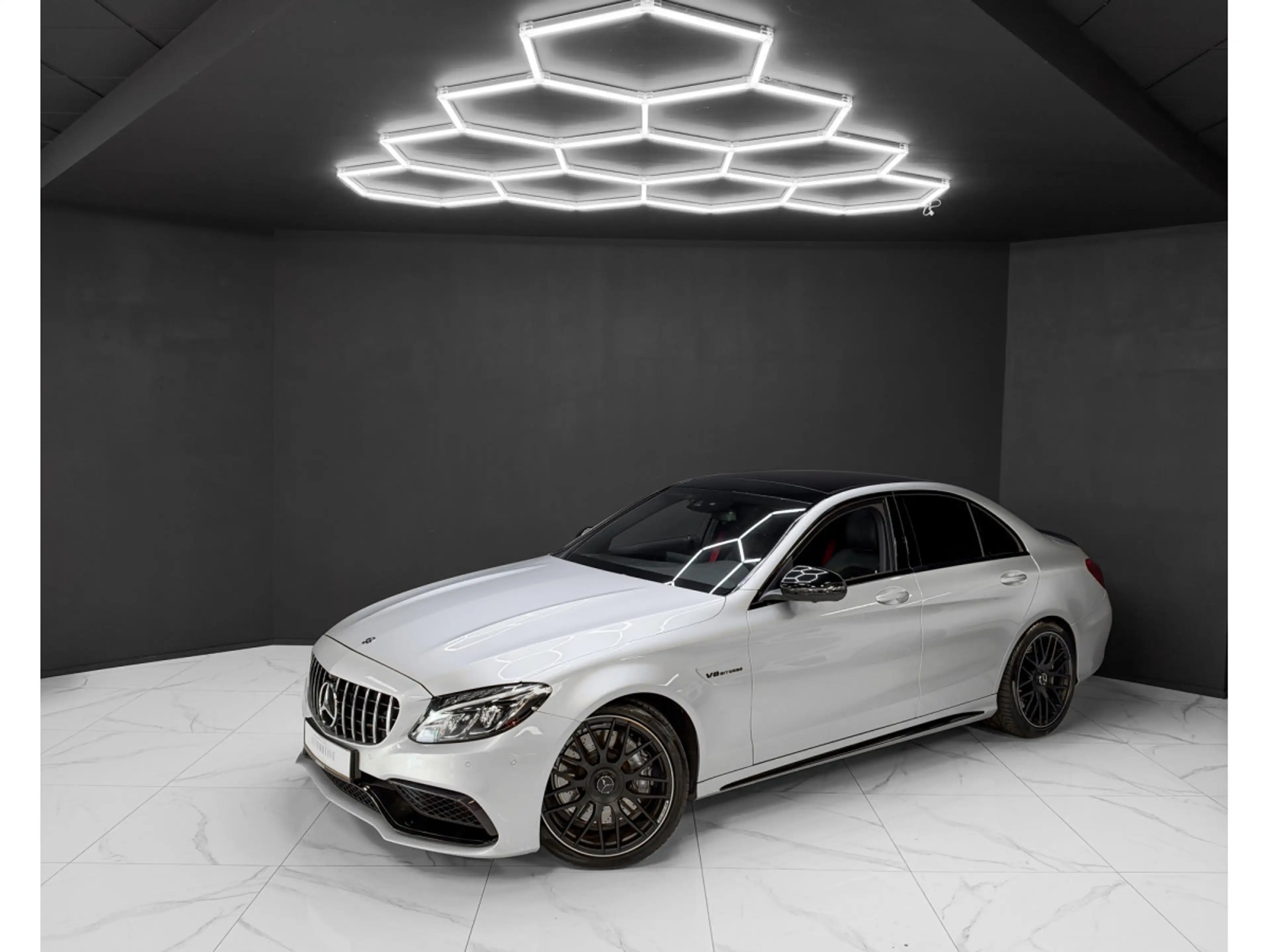 Mercedes-Benz C 63 AMG V8 / FULL SERVICE / BURMESTER / 360 / PANO
