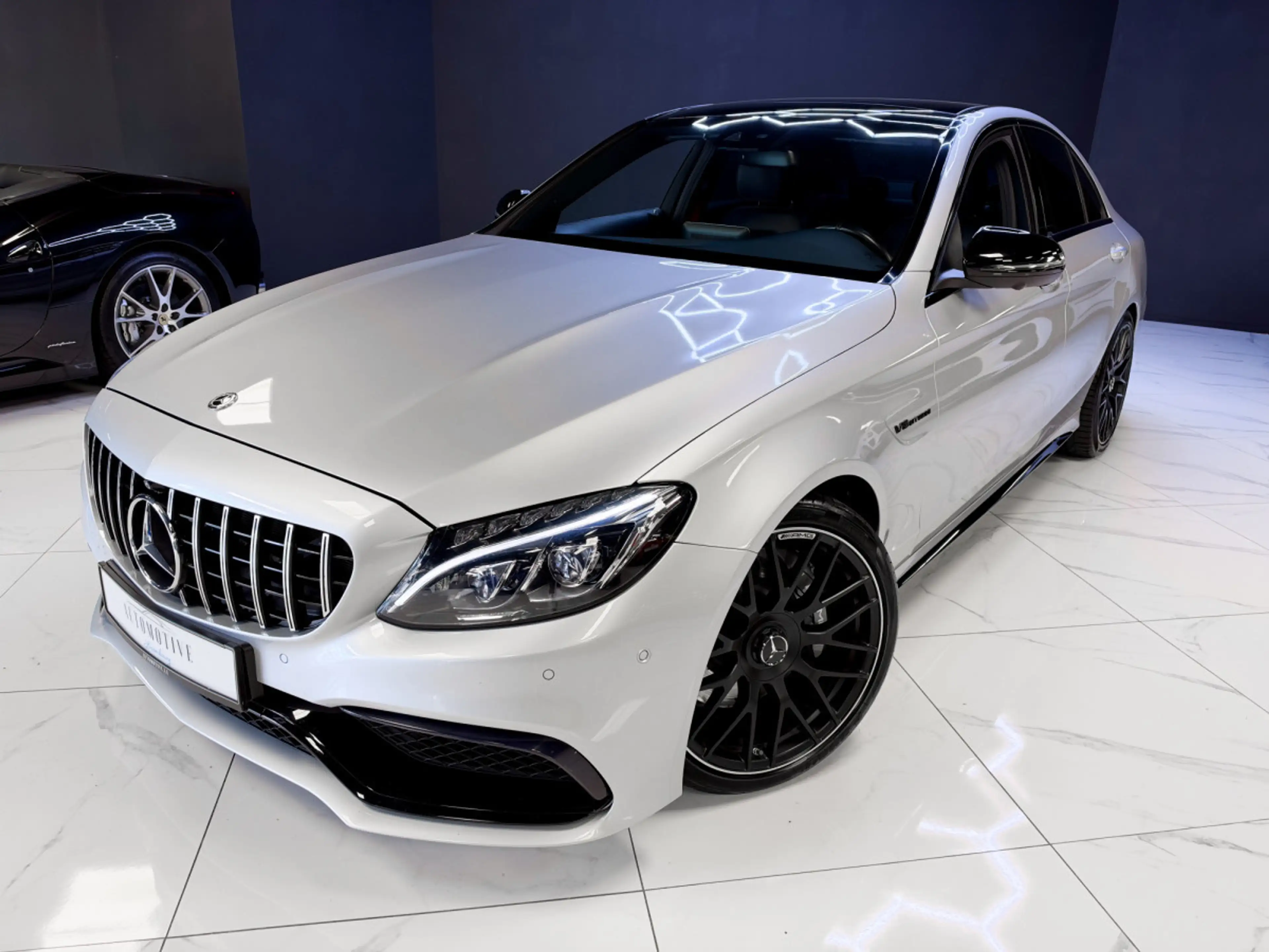 Mercedes-Benz C 63 AMG V8 / FULL SERVICE / BURMESTER / 360 / PANO — photo 10