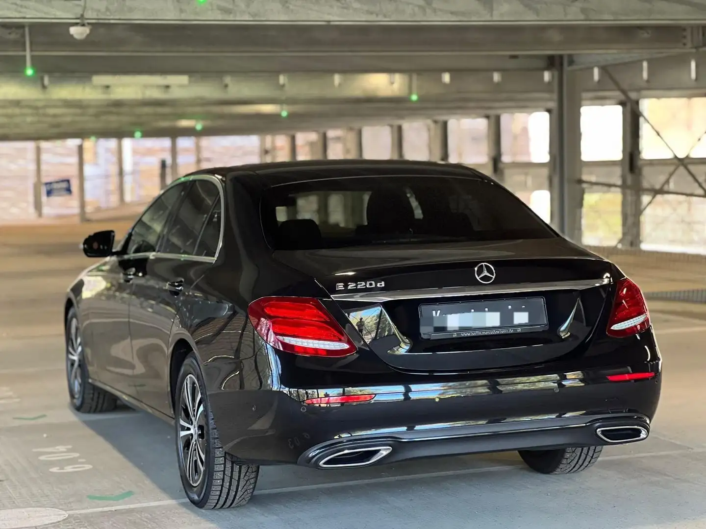 Mercedes-Benz E 220 d 9G-TRONIC AMG Line - 2