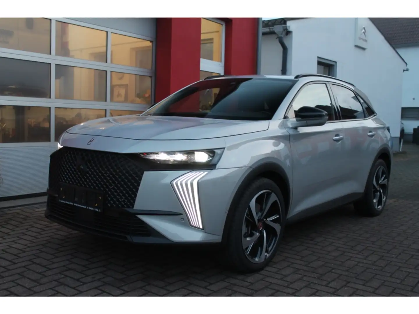 DS Automobiles DS 7 E-Tense 4x4 Performance Line+ 360 LED Focal Gris - 1