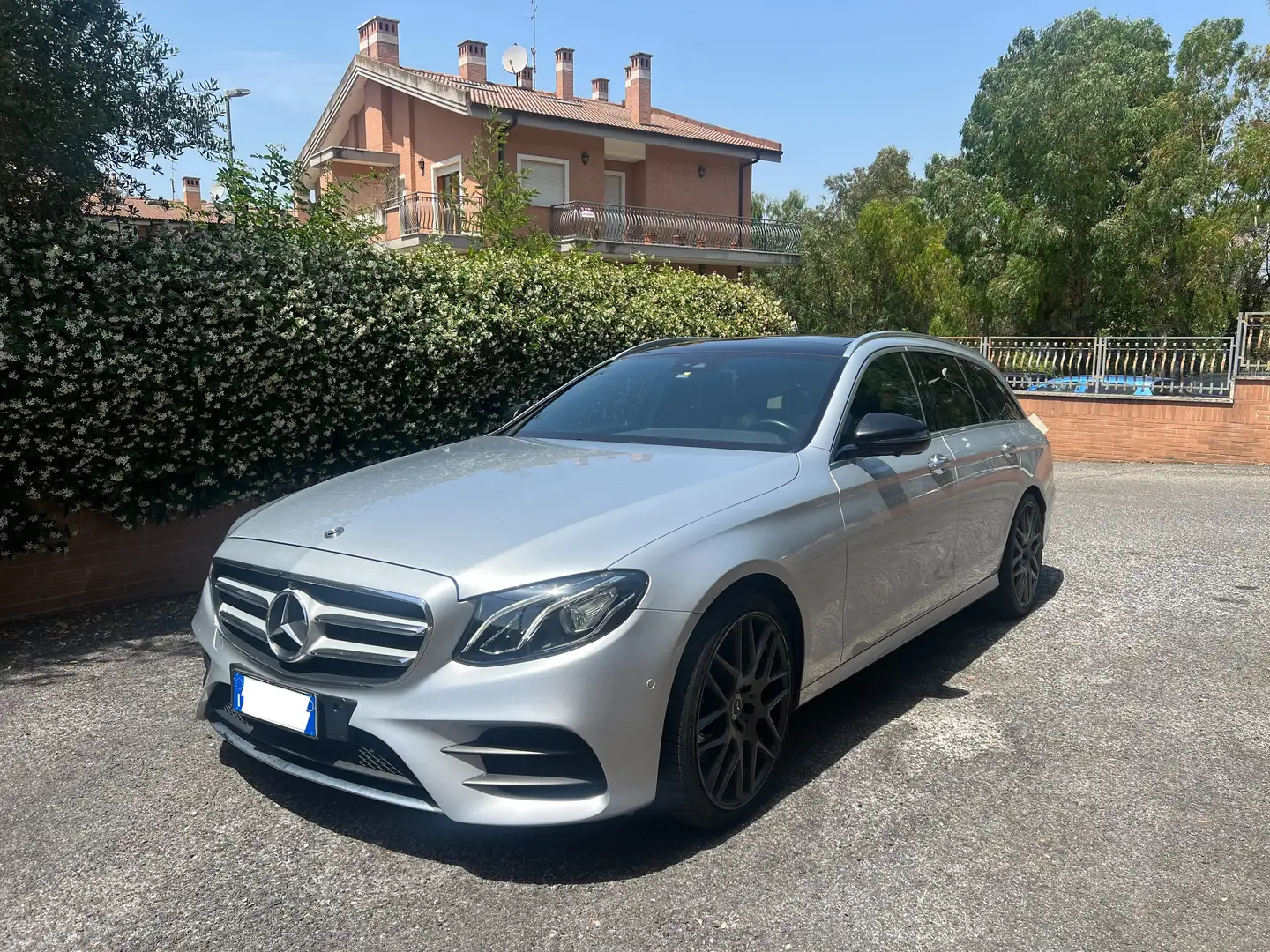 Mercedes-Benz E 220 Classe E - S213 SW SW d Premium auto Plateado - 1