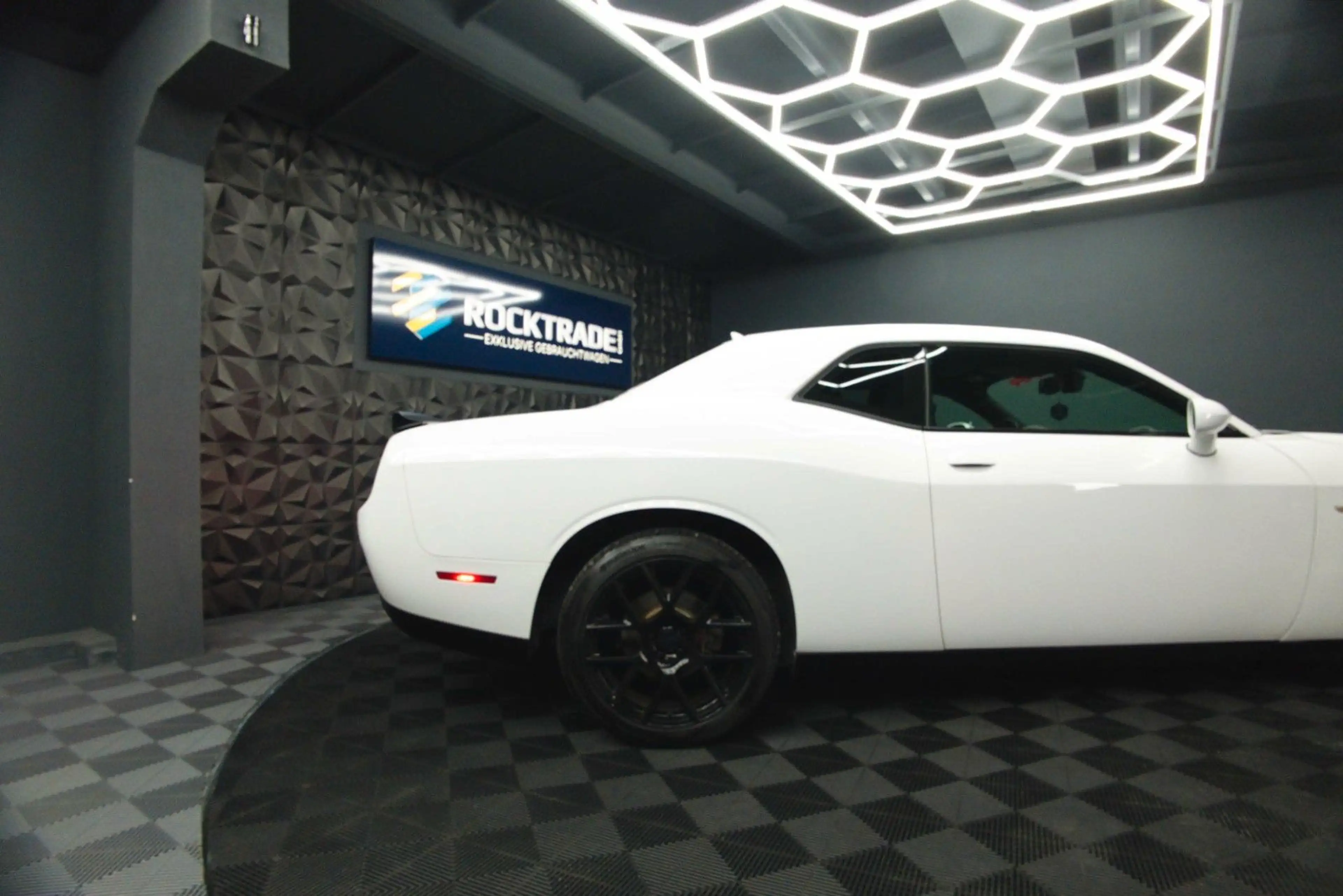 Dodge Challenger 5.7 V8 R/T SRT Style *LED*20 Zoll* — photo 10