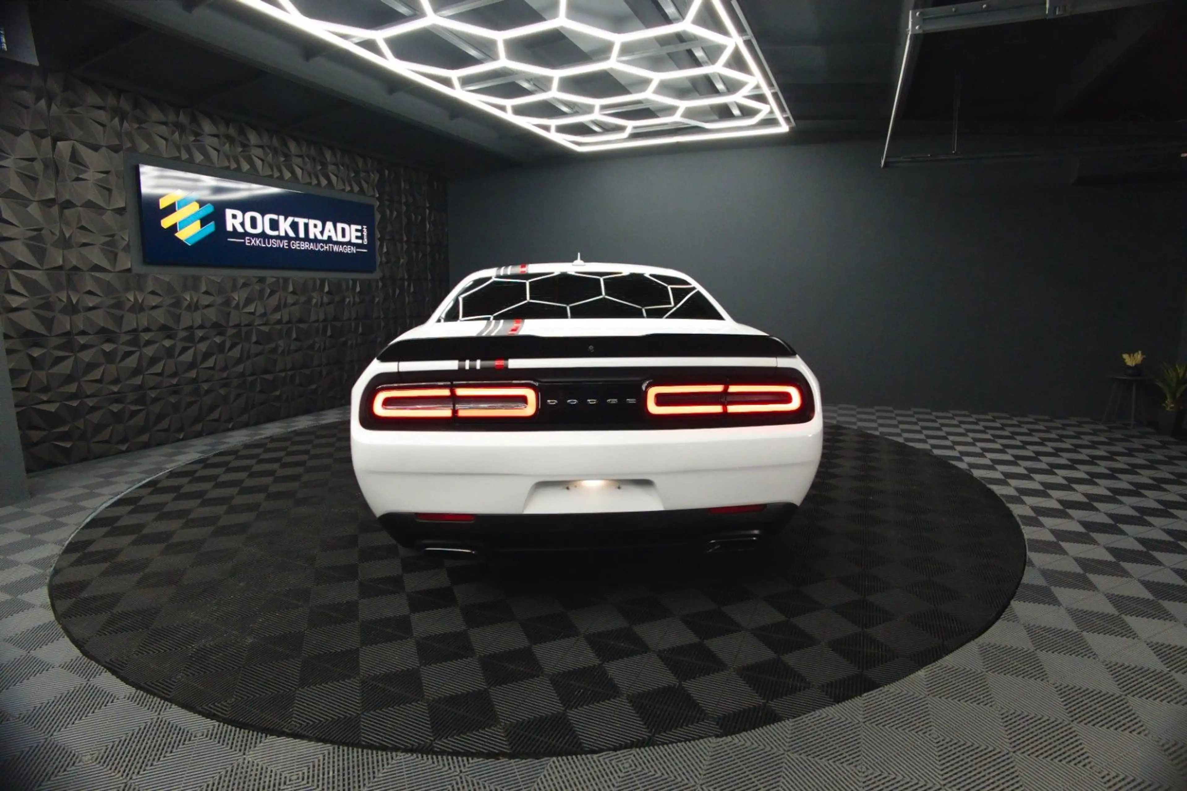 Dodge Challenger 5.7 V8 R/T SRT Style *LED*20 Zoll* — photo 12
