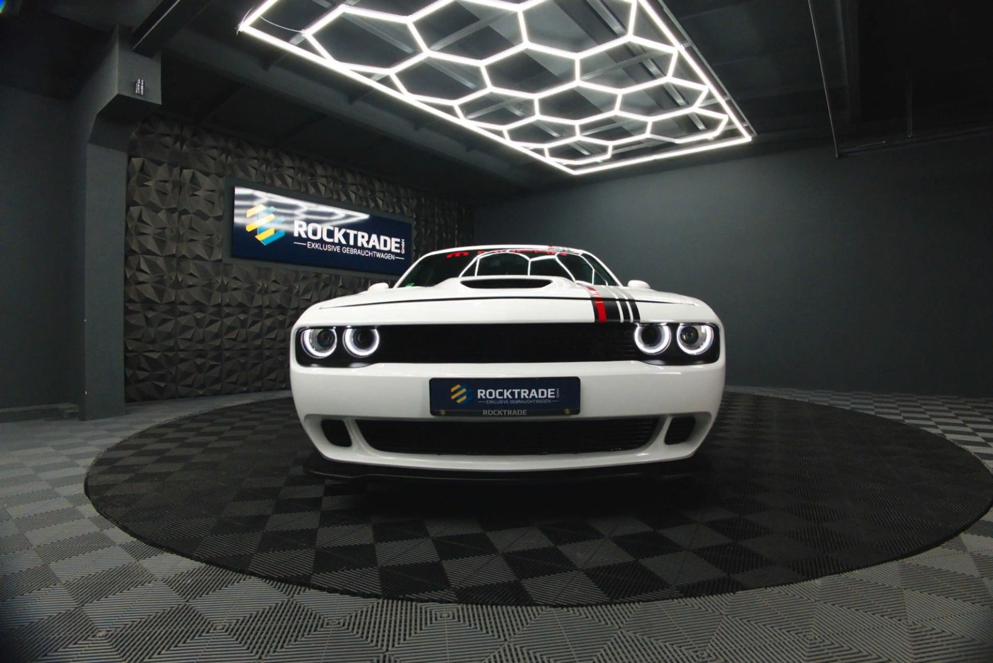 Dodge Challenger 5.7 V8 R/T SRT Style *LED*20 Zoll* — photo 6