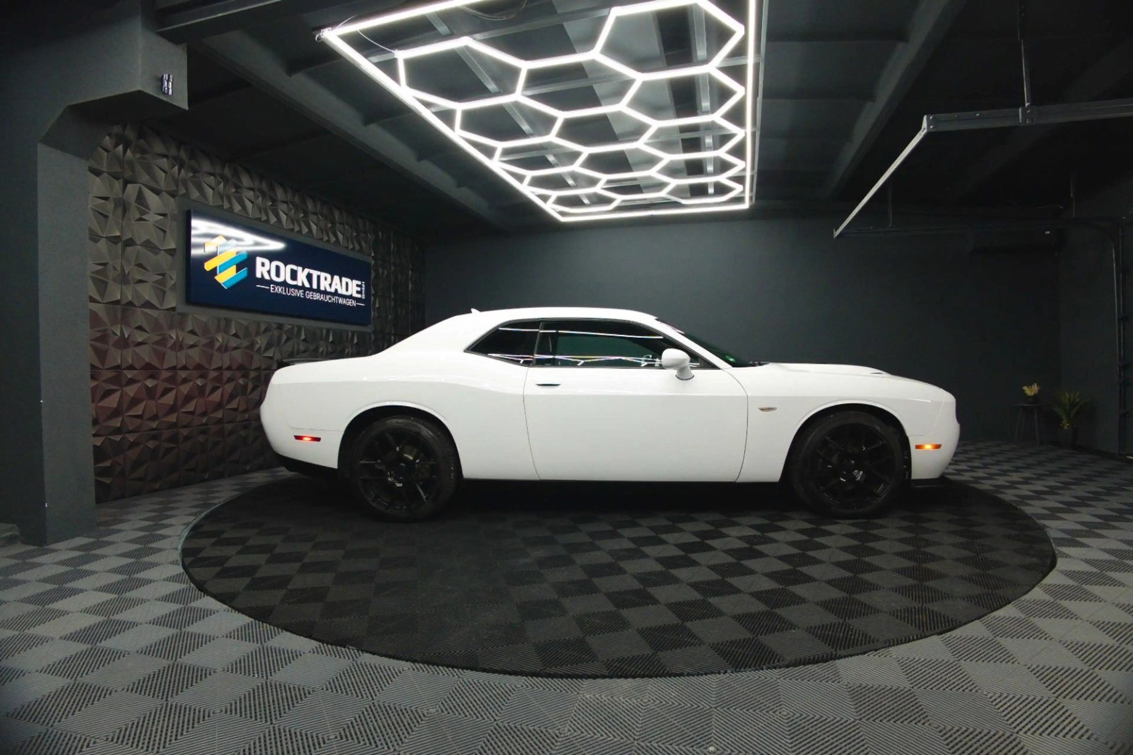 Dodge Challenger 5.7 V8 R/T SRT Style *LED*20 Zoll* — photo 9