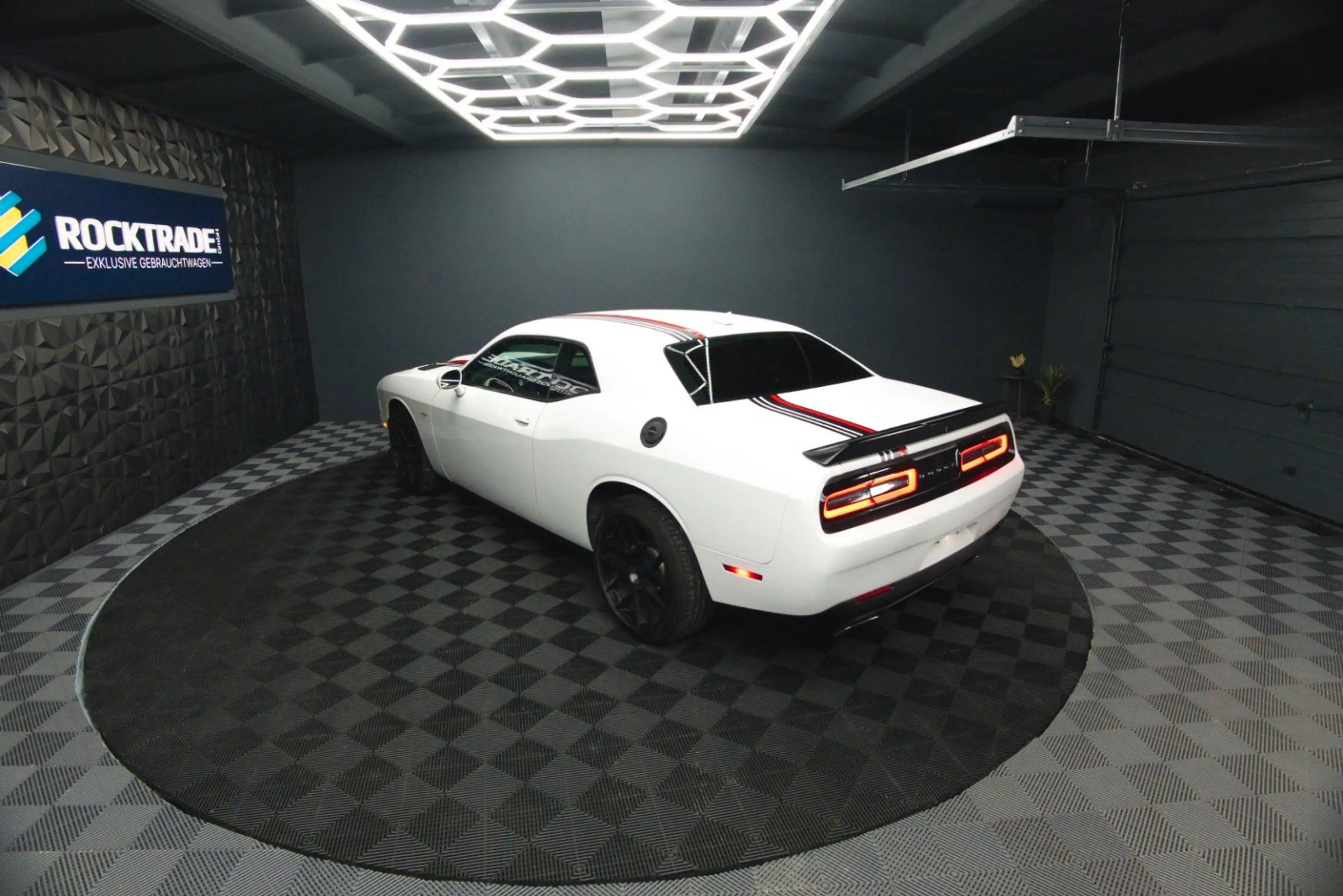 Dodge Challenger 5.7 V8 R/T SRT Style *LED*20 Zoll* — photo 14