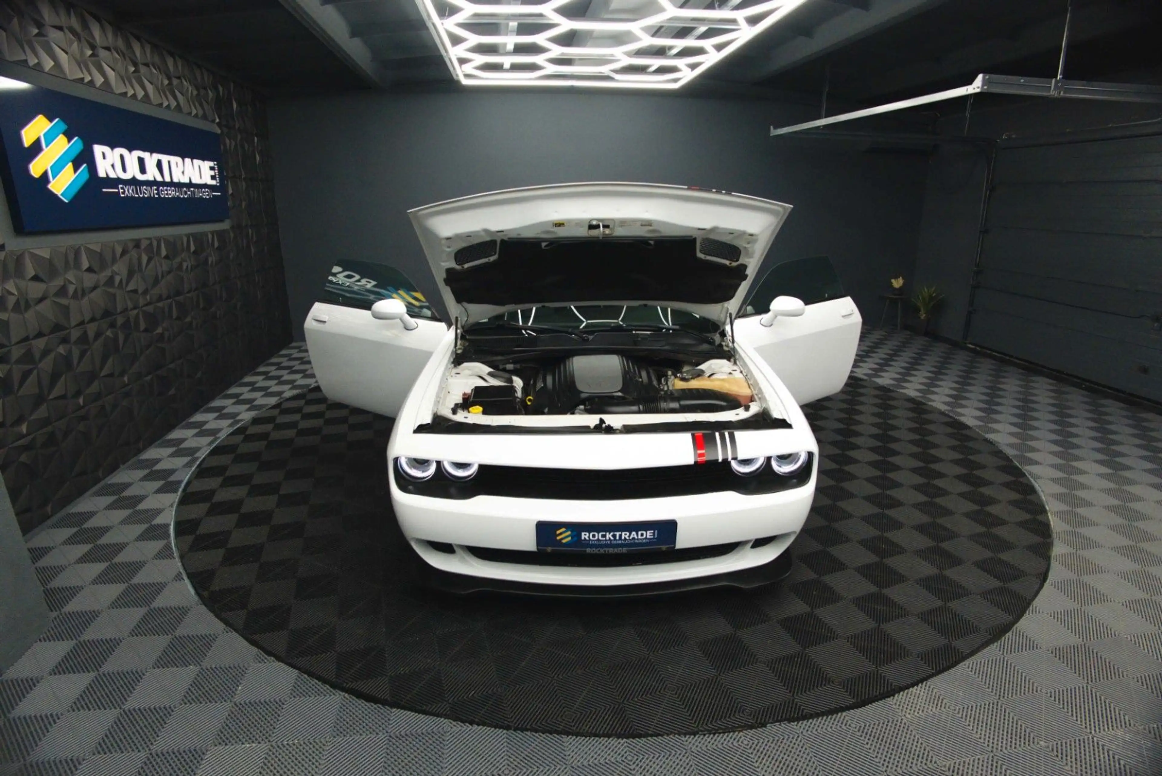 Dodge Challenger 5.7 V8 R/T SRT Style *LED*20 Zoll* — photo 4