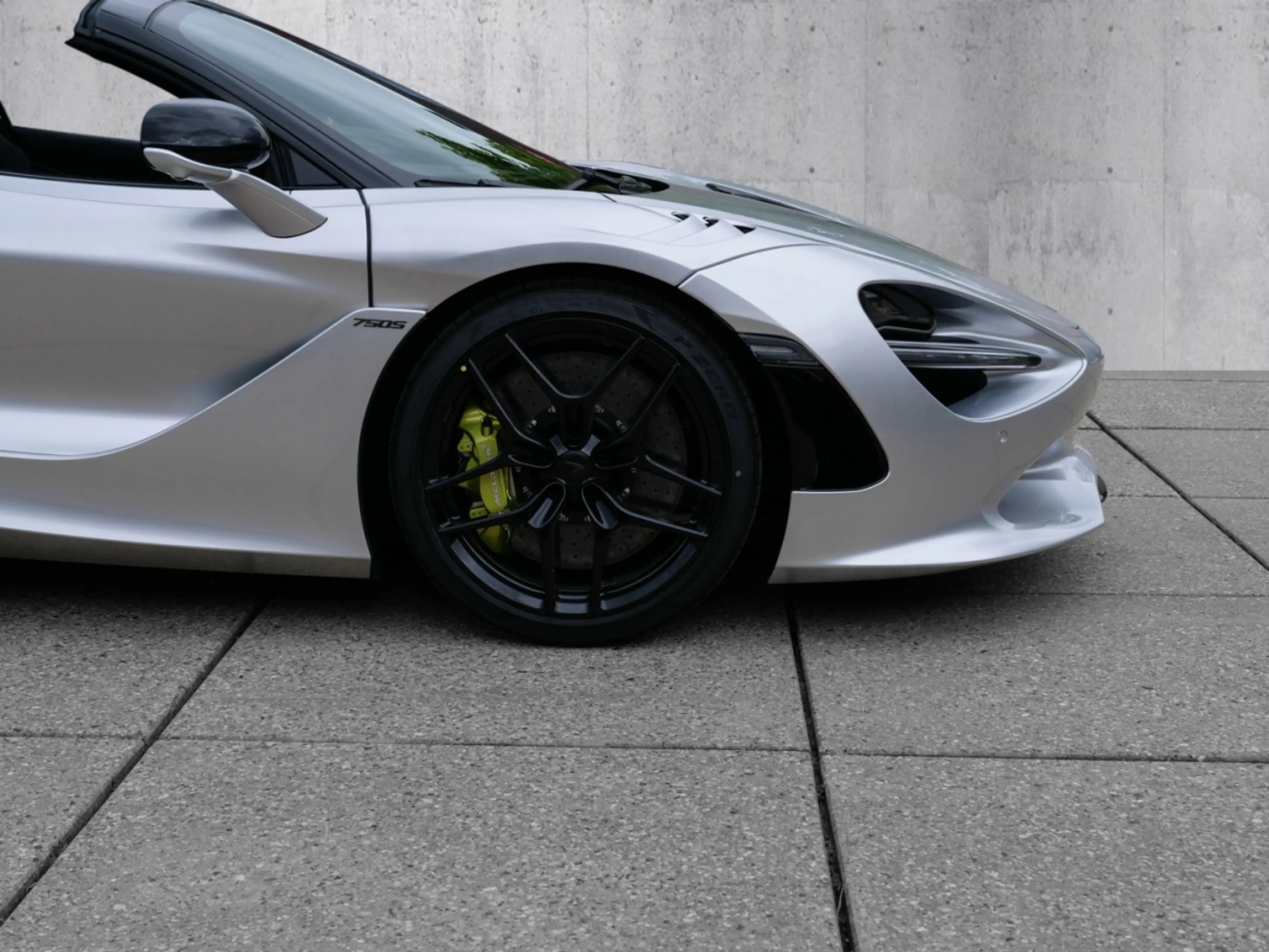 McLaren 750S Spider Carbon, Black Pack, B&W Sound — photo 9