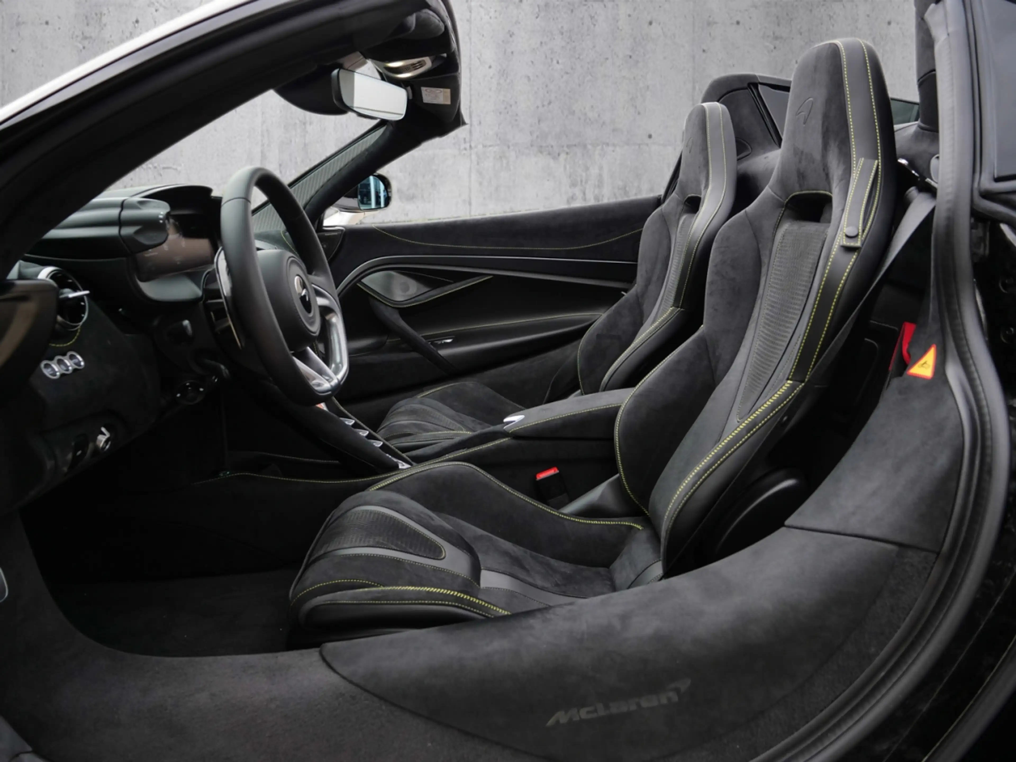 McLaren 750S Spider Carbon, Black Pack, B&W Sound — photo 8