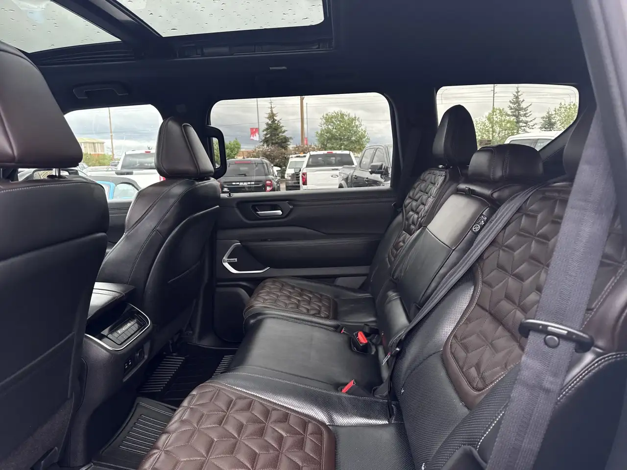 Nissan Armada снимка Nissan Armada