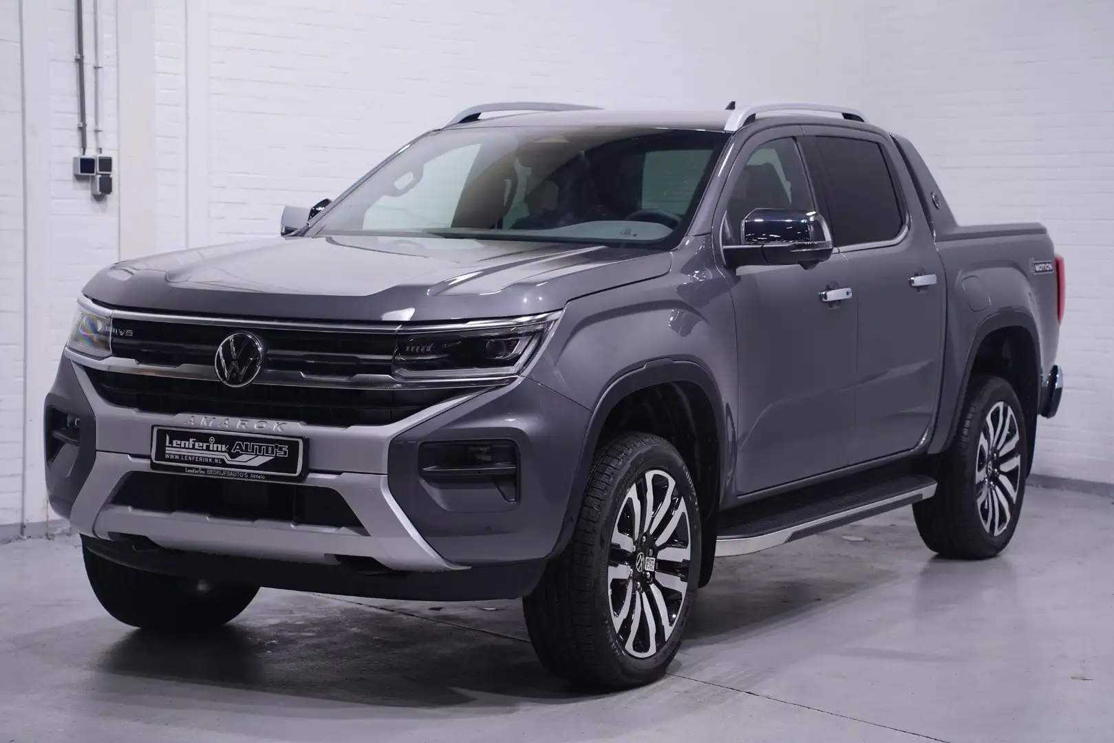 Volkswagen Amarok 3.0 TDI V6 240 pk Aventura Grijs Kenteken 2-Zits L Grijs - 2