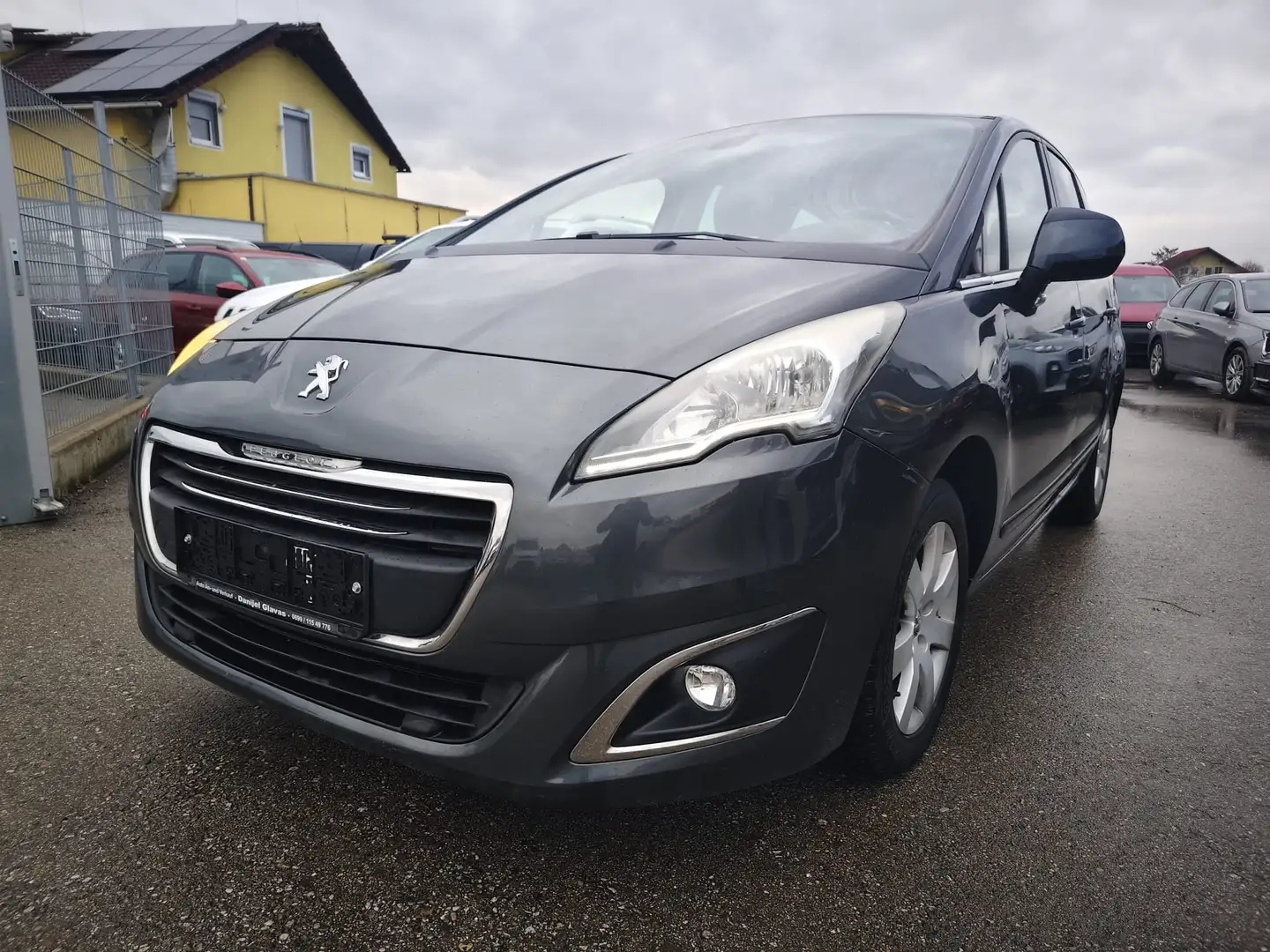 Peugeot 5008 Active Grau - 1