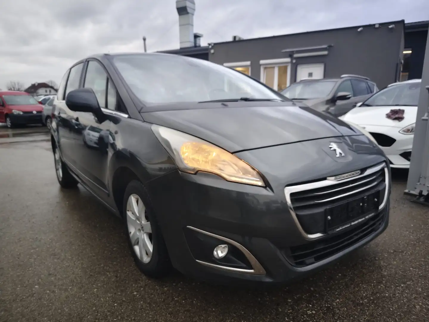 Peugeot 5008 Active Grau - 2