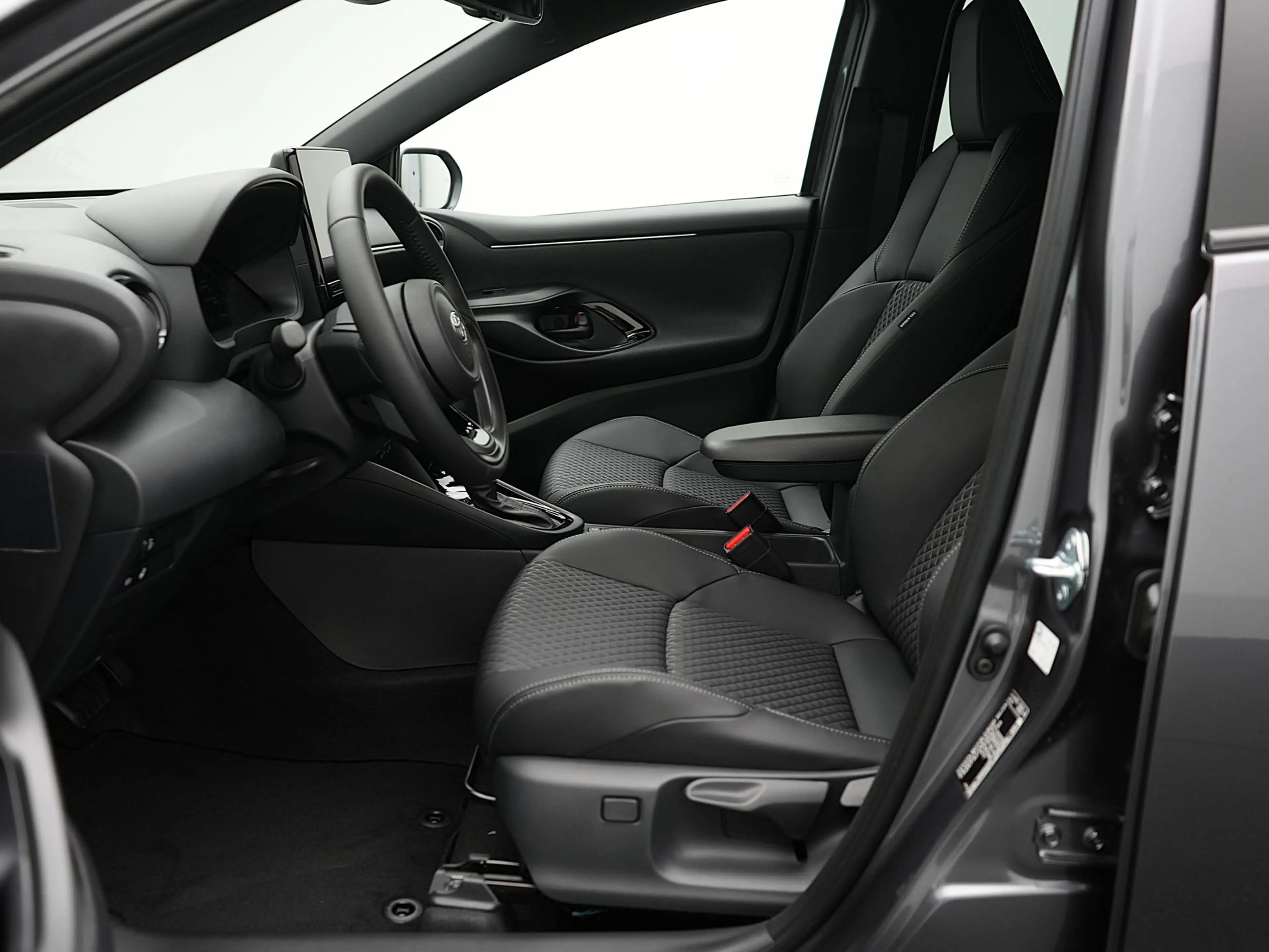 Toyota Yaris 1.5 Hybrid 130 PK Executive ||nu met € 2900,- kort — photo 4
