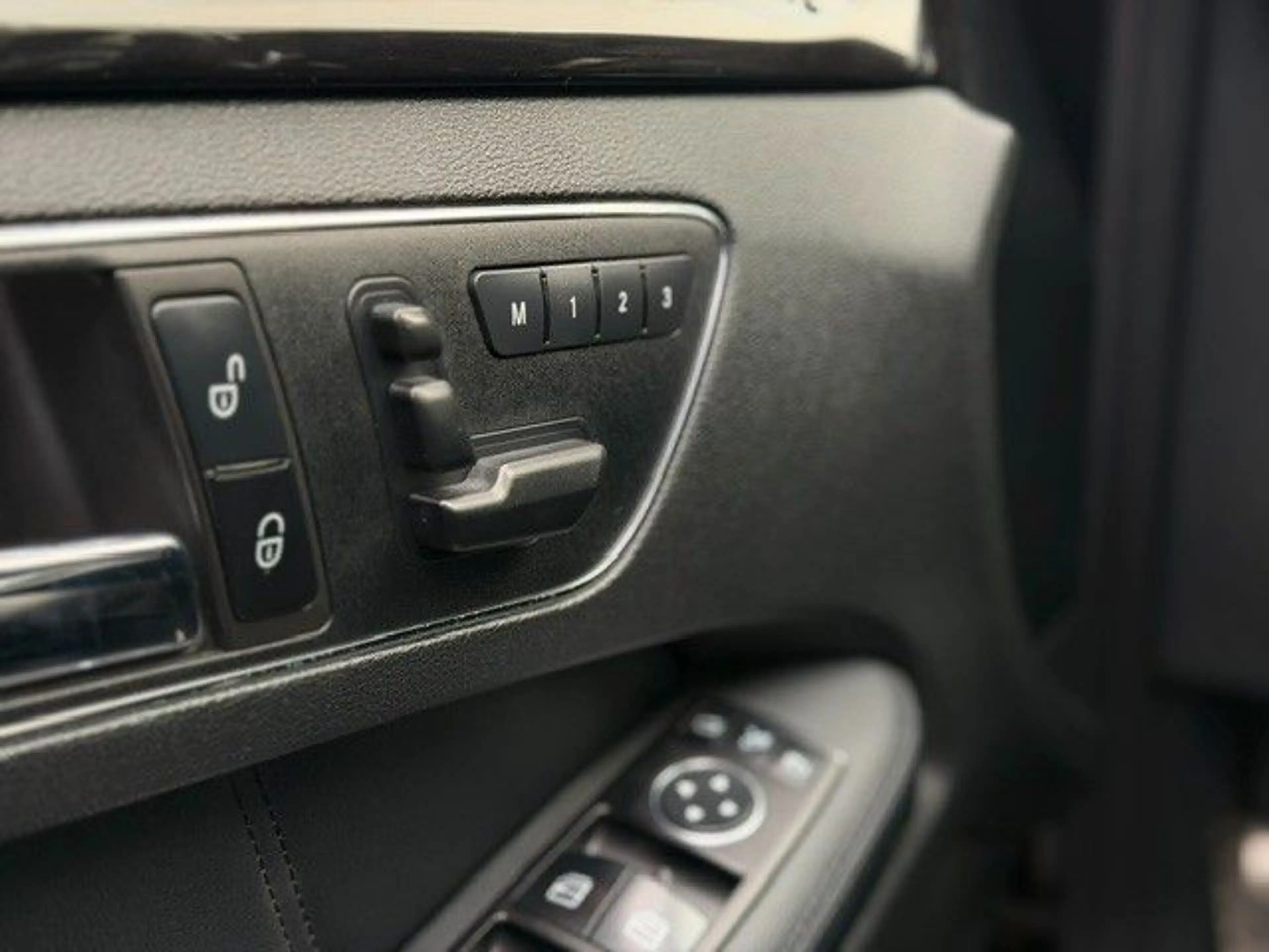 Mercedes-Benz E 63 AMG DIST/MASSAGE/HK/MEMRY/SHZ/STBL — photo 10