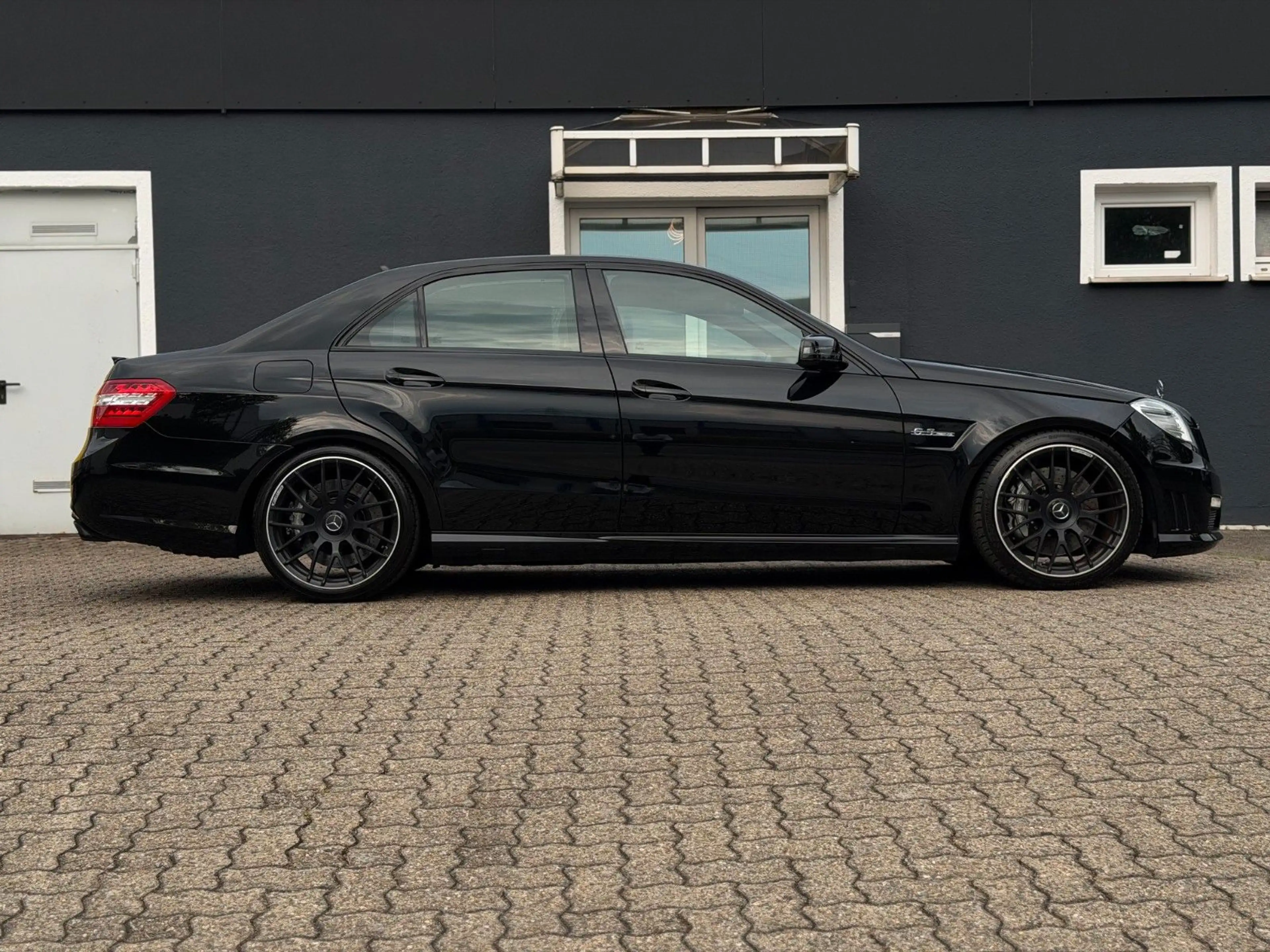 Mercedes-Benz E 63 AMG DIST/MASSAGE/HK/MEMRY/SHZ/STBL — photo 9
