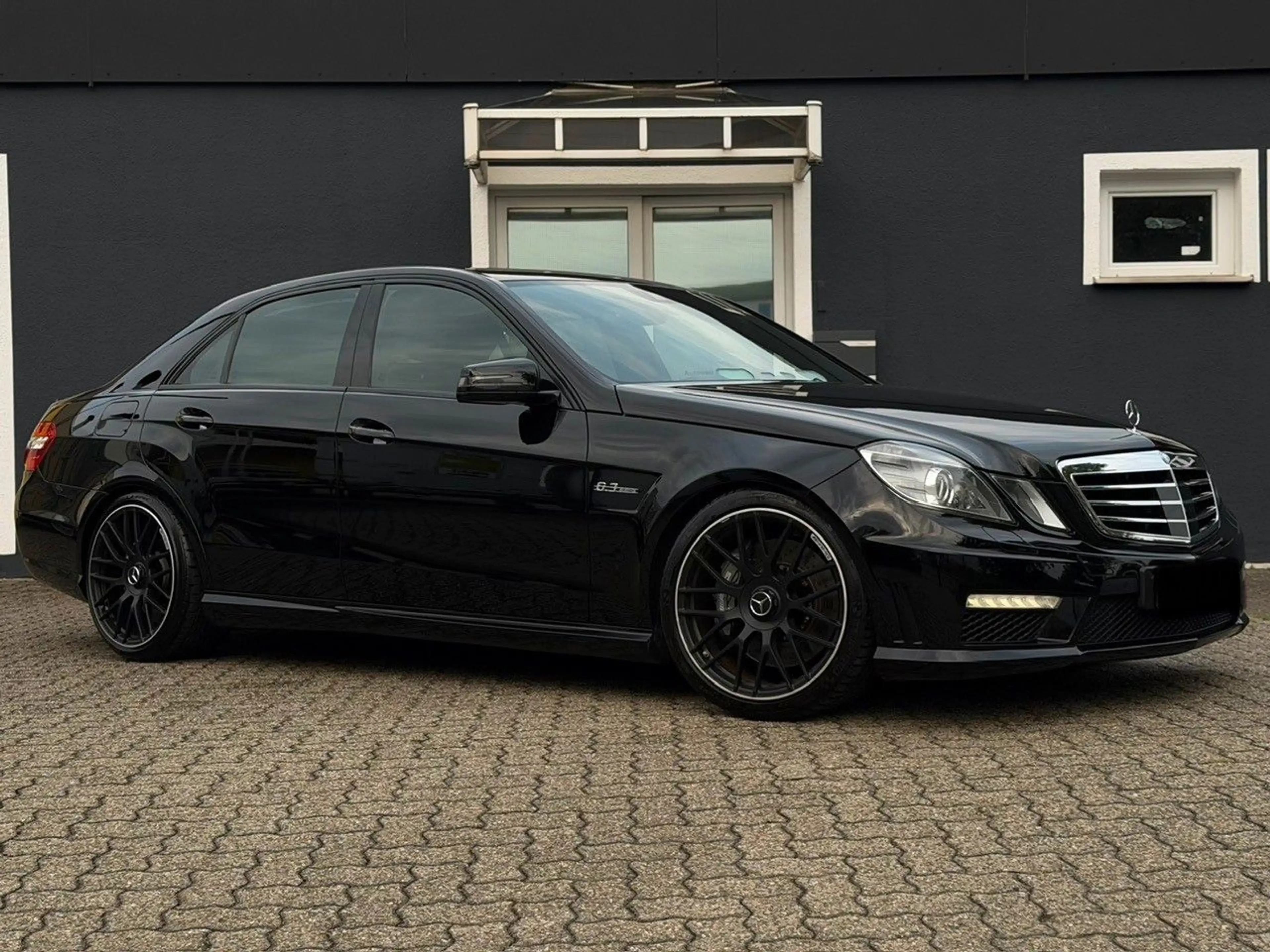 Mercedes-Benz E 63 AMG DIST/MASSAGE/HK/MEMRY/SHZ/STBL — photo 4