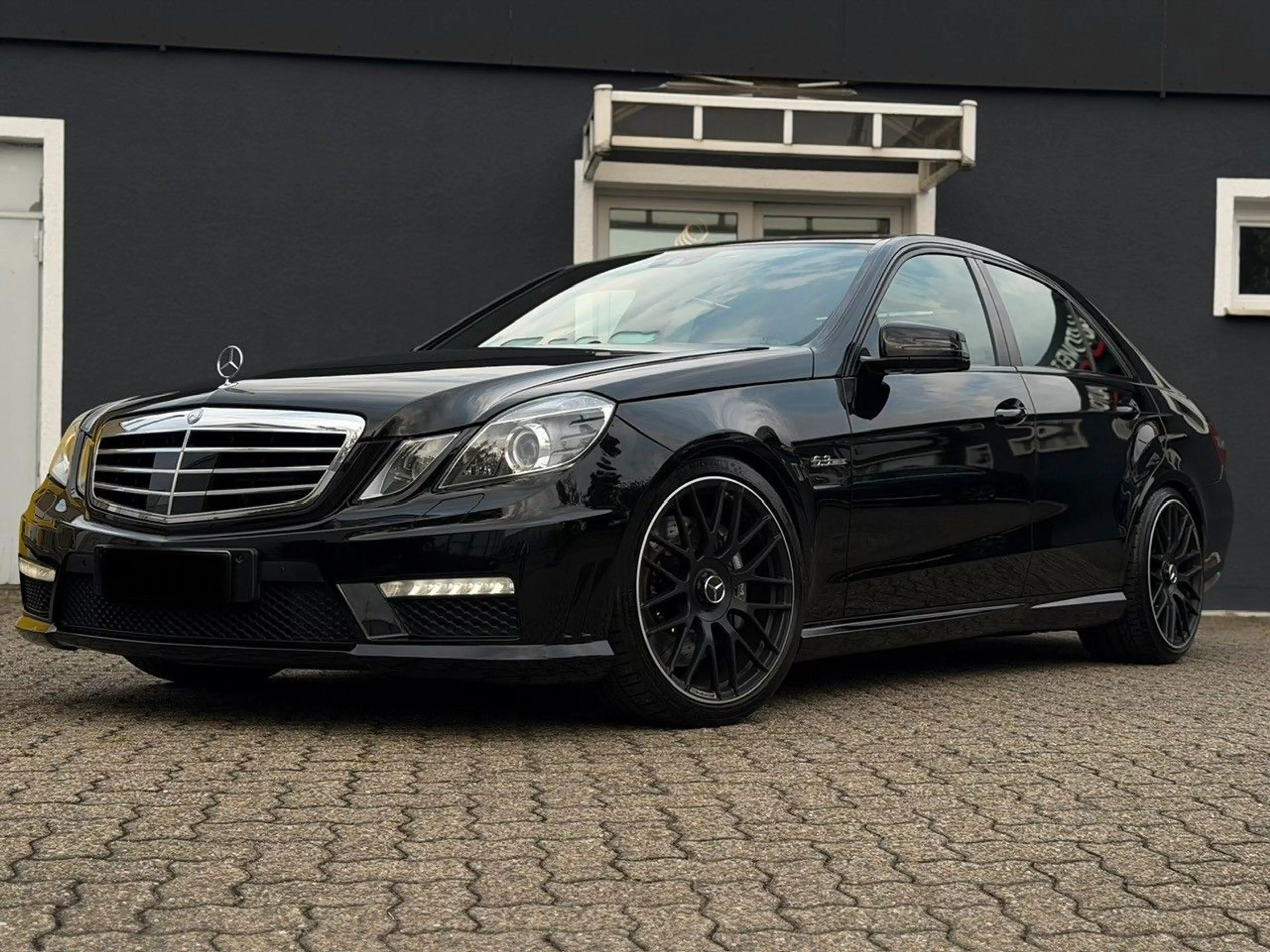 Mercedes-Benz E 63 AMG DIST/MASSAGE/HK/MEMRY/SHZ/STBL — photo 3