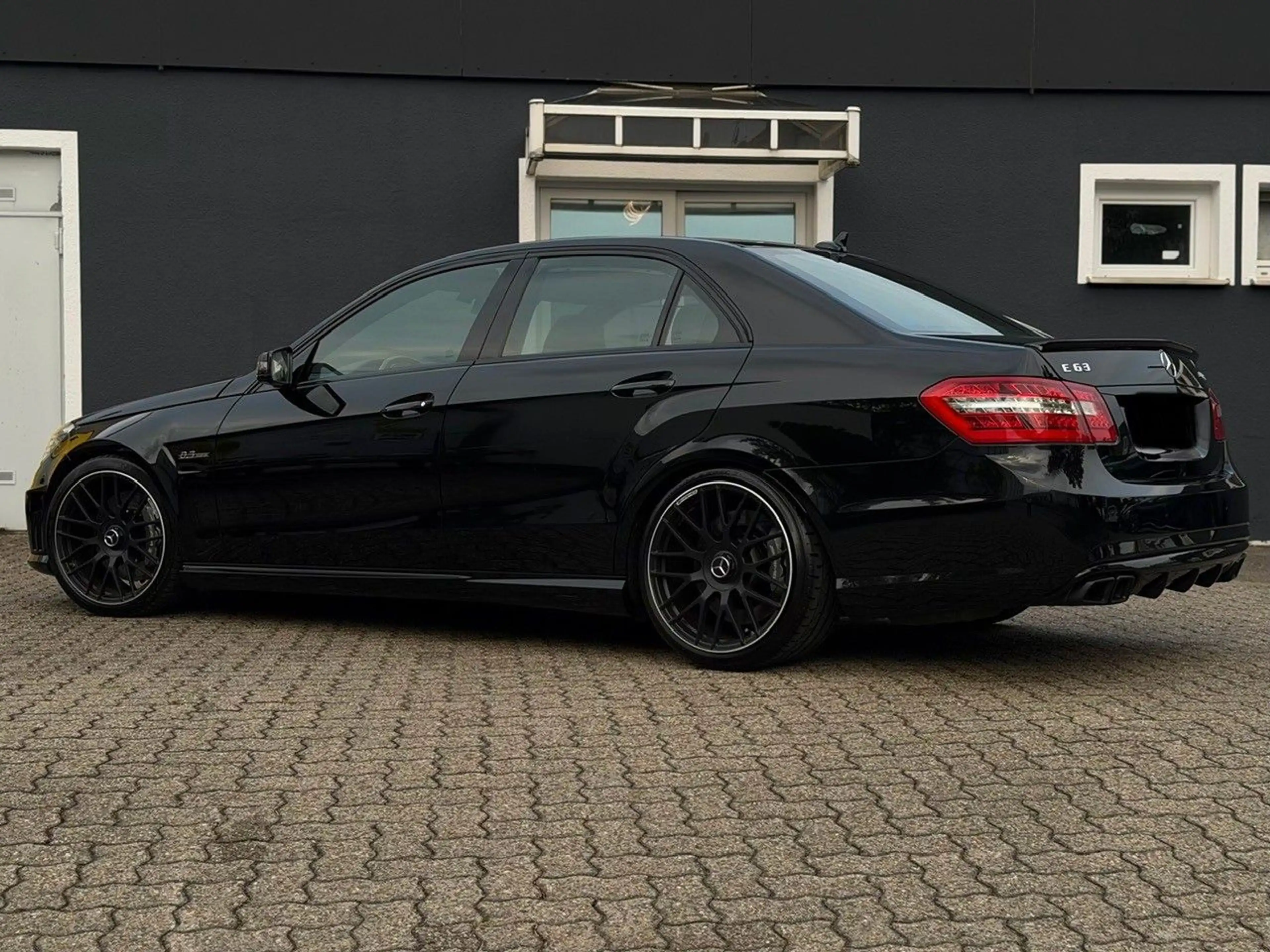 Mercedes-Benz E 63 AMG DIST/MASSAGE/HK/MEMRY/SHZ/STBL — photo 7
