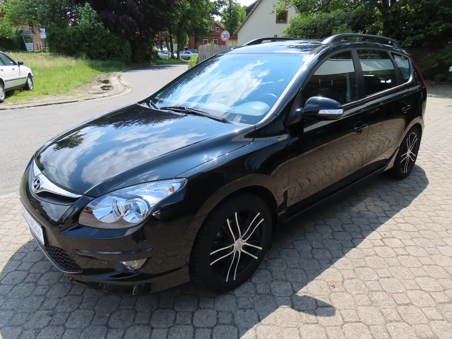 Hyundai i30 i30cw 1.4 Classic *LPG*HU neu*2.Hand*Scheckheft* Schwarz - 2