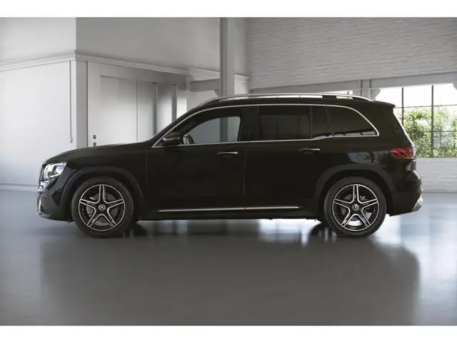 Mercedes-Benz GLB view 2