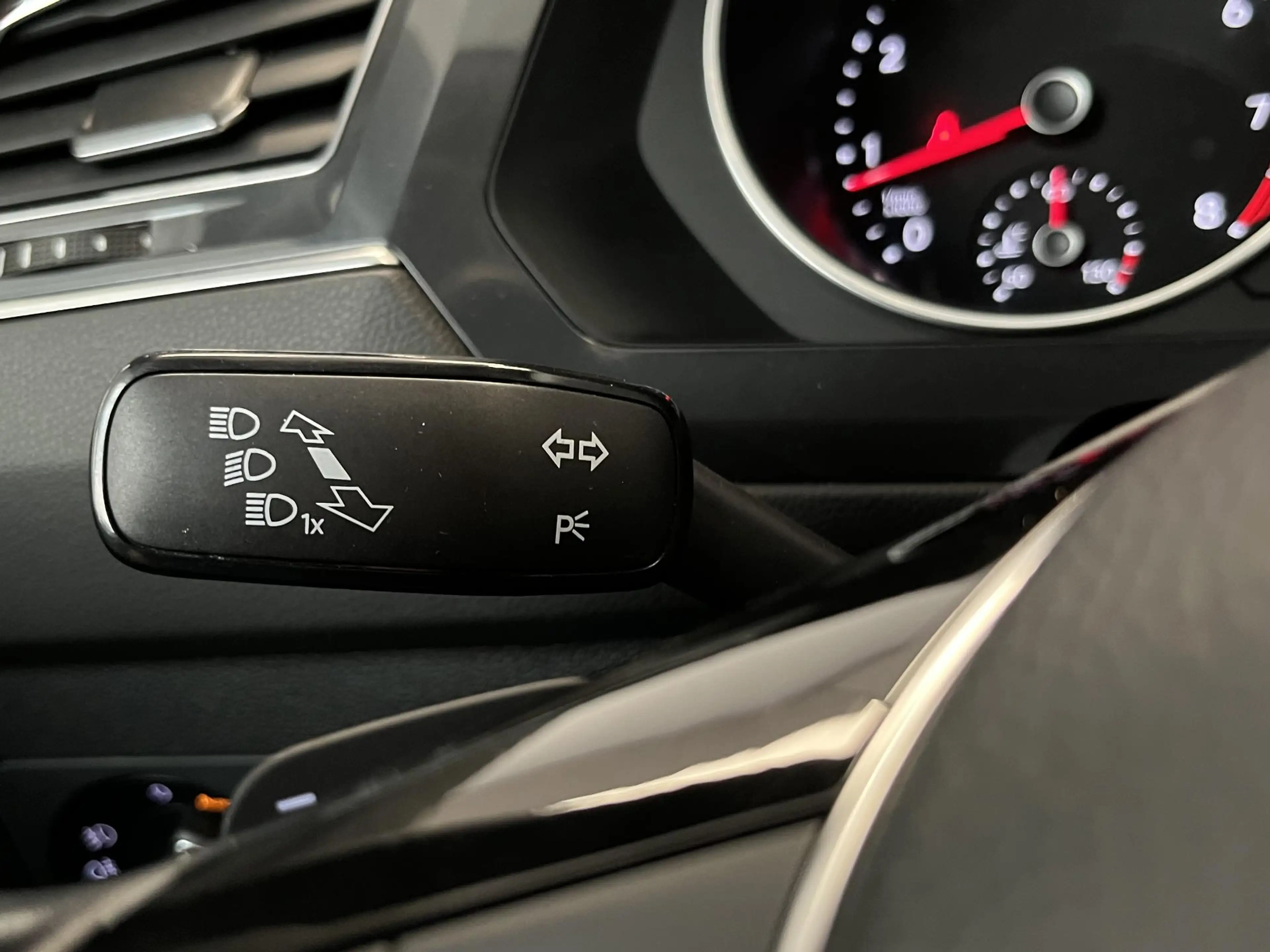 Volkswagen Tiguan Allspace 1.5 TSI Comfortline Business | TREKHAAK | CARPLAY — photo 32