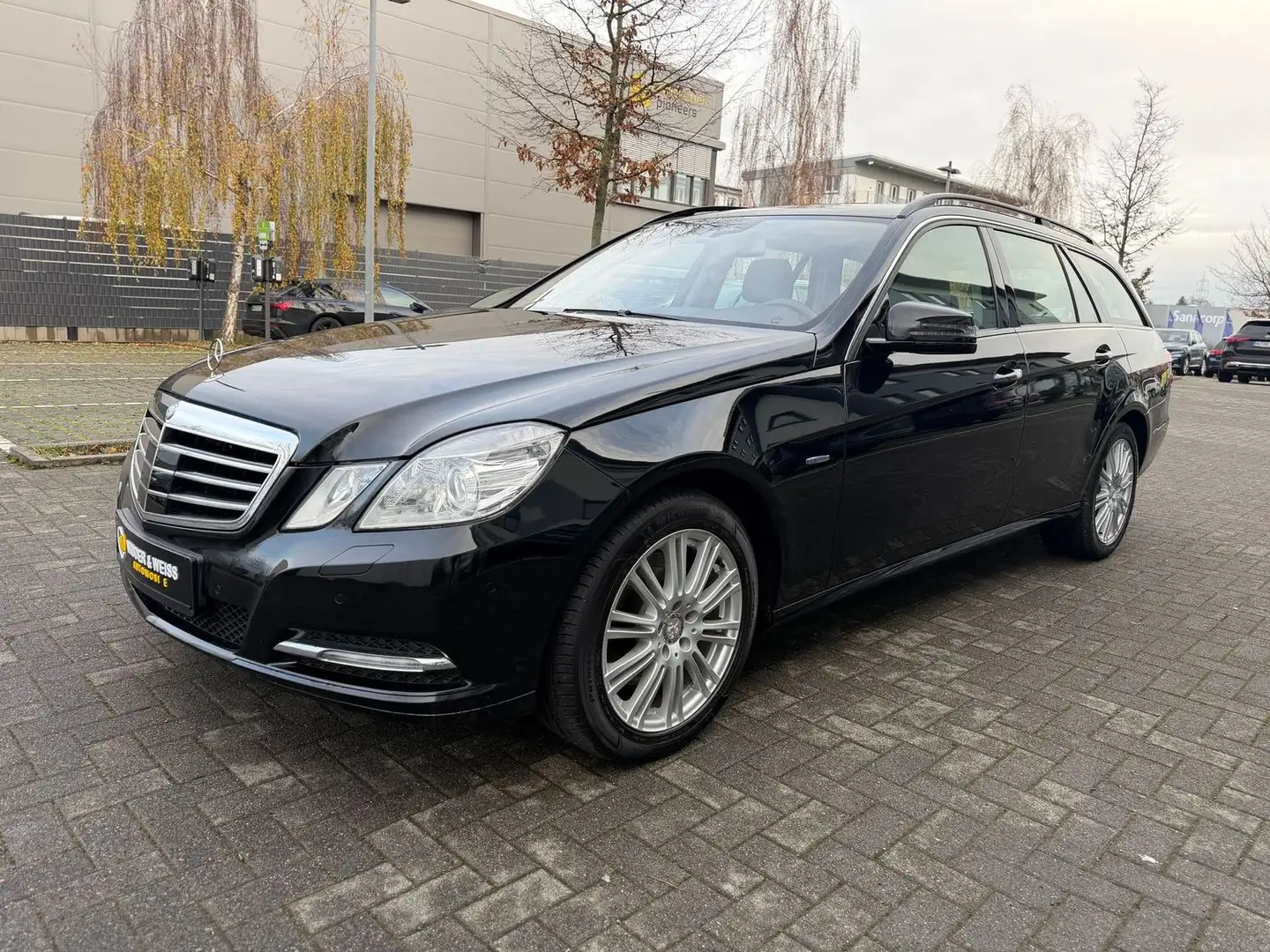 Mercedes-Benz E 350 CDI 4Matic 1.HAND/AUTOMATIK/ASSIST-PAKET/KAM Schwarz - 1