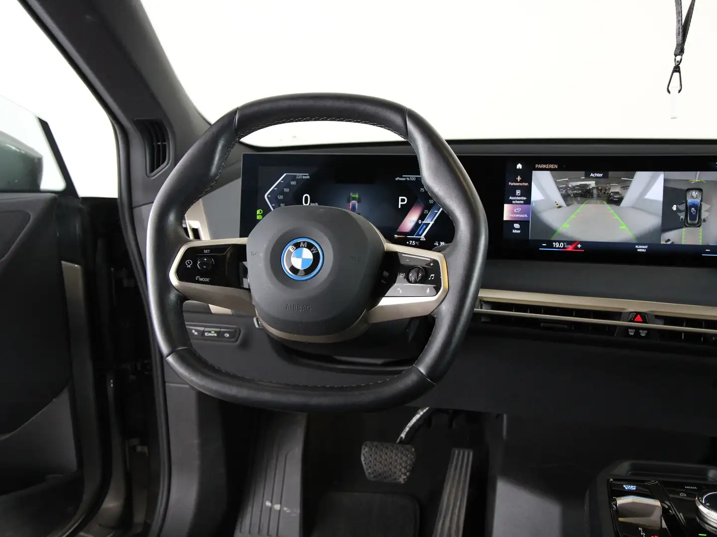 BMW iX xDrive50 Executive 112 kWh Grijs - 2