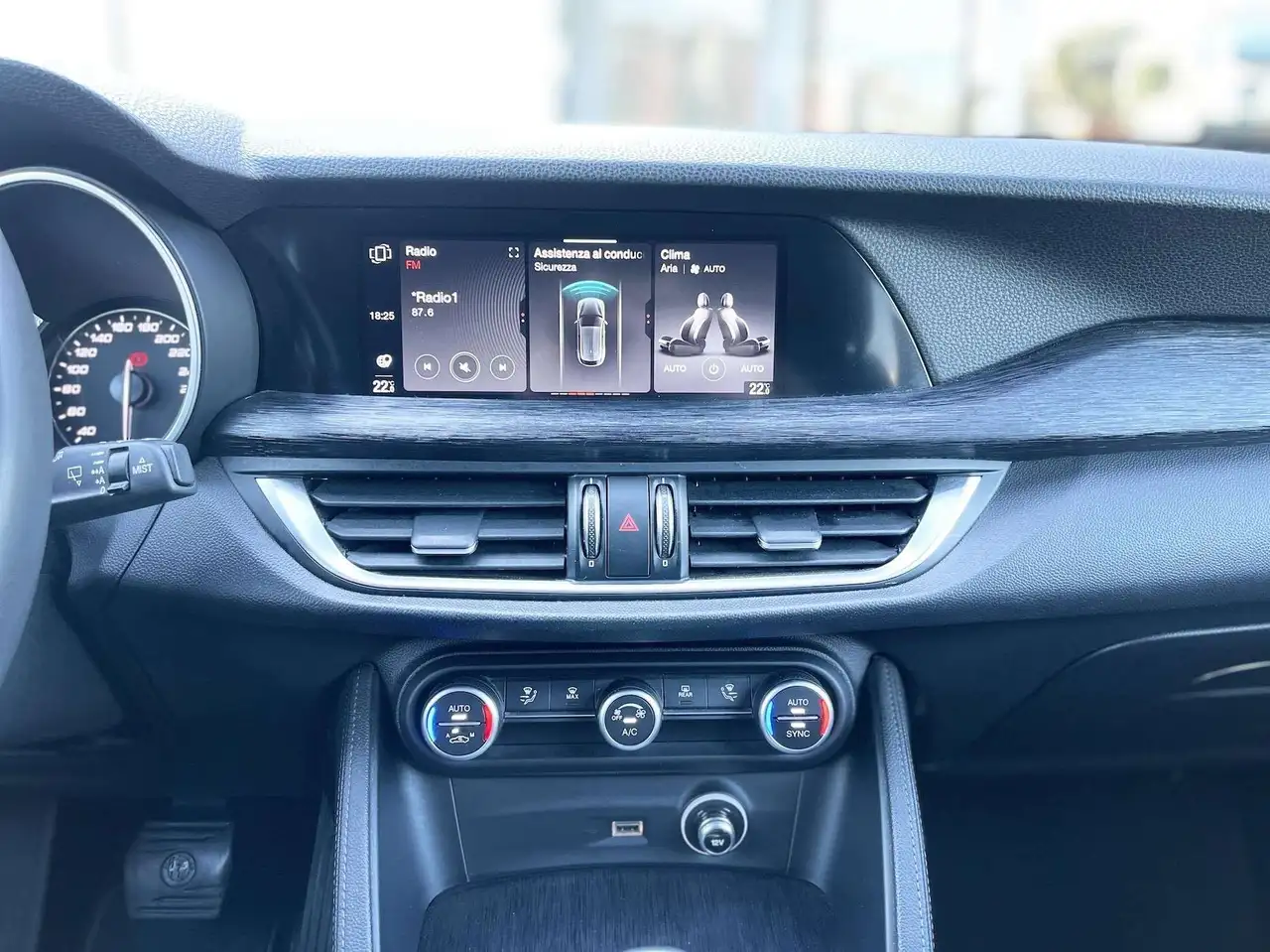Alfa Romeo Stelvio 2021 — фото 10