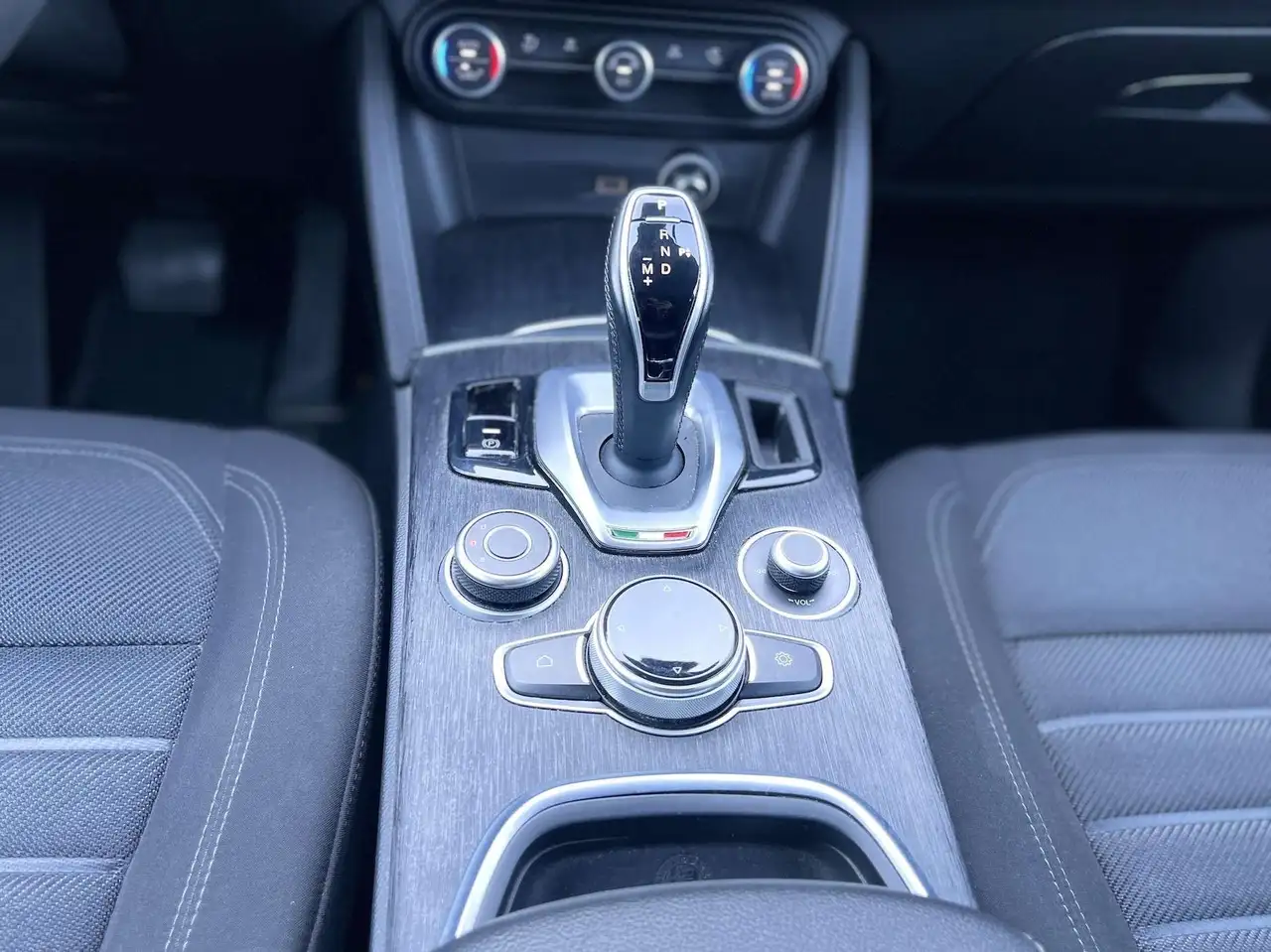 Alfa Romeo Stelvio 2021 — фото 11