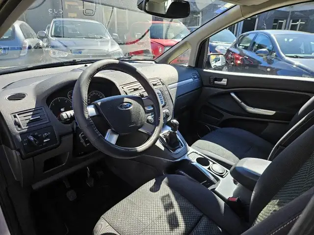 Ford C-Max view 9