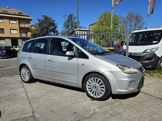 Ford C-Max view 3