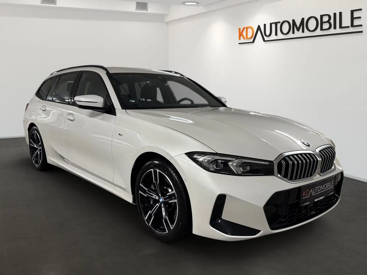 BMW 330 i xDrive Touring Aut., M-Paket ! Weiß - 2