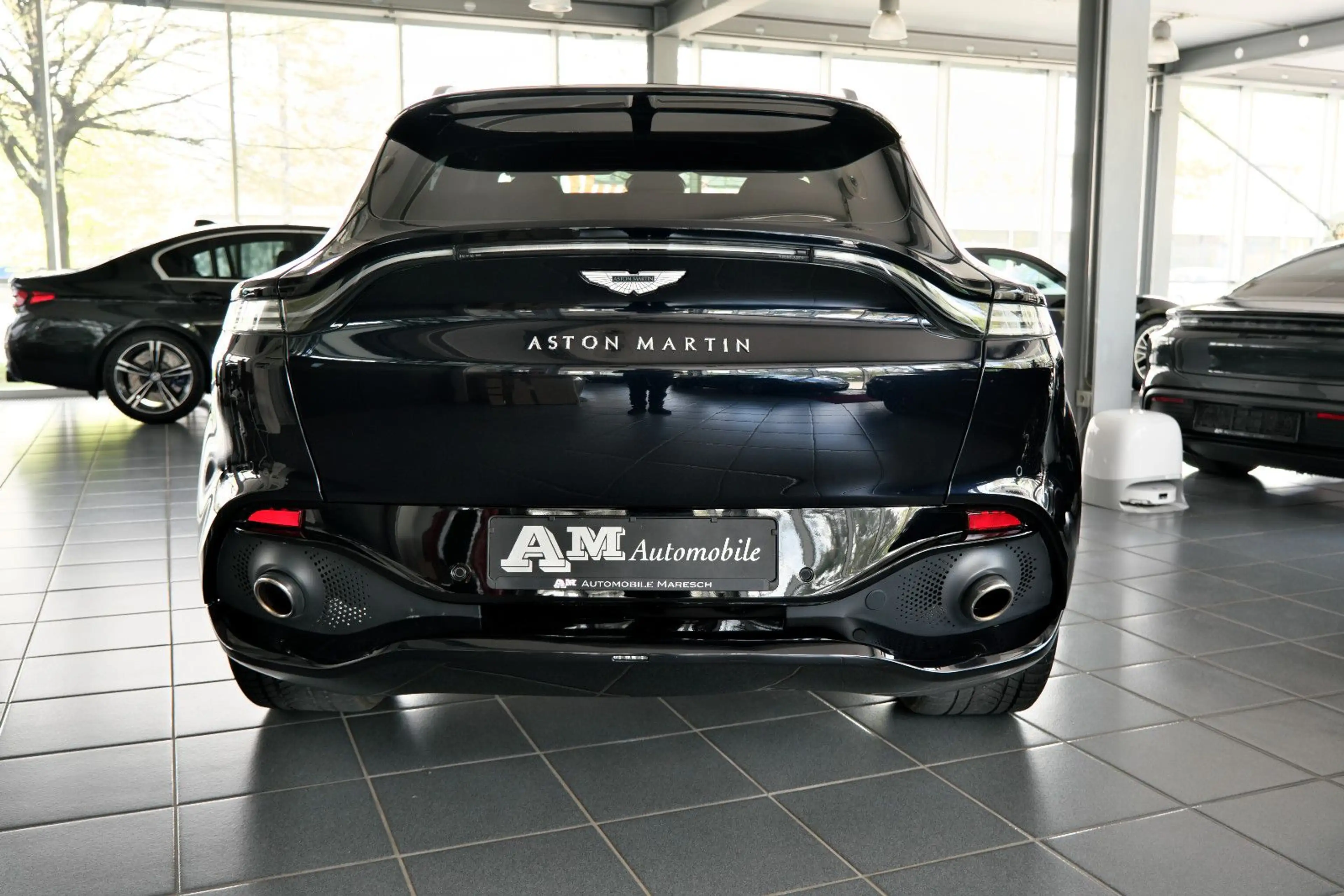 Aston Martin DBX 4.0 V8 Sitzbelüftung Bi-Color DeutschesFZ — photo 3