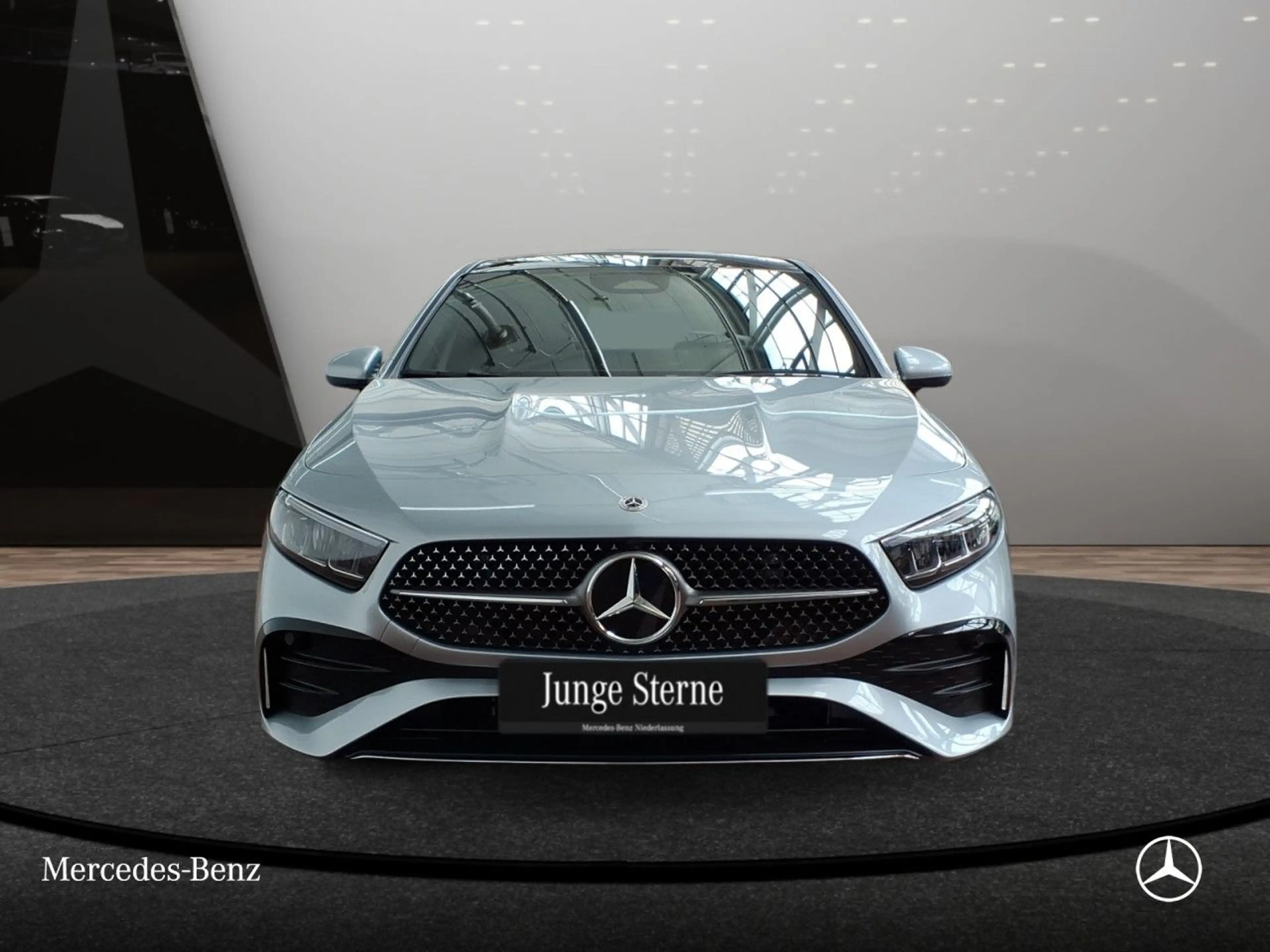 Mercedes-Benz A 200 Lim AMG+PANO+LED+STHZG+KAMERA+TOTW+KEYLESS — photo 3