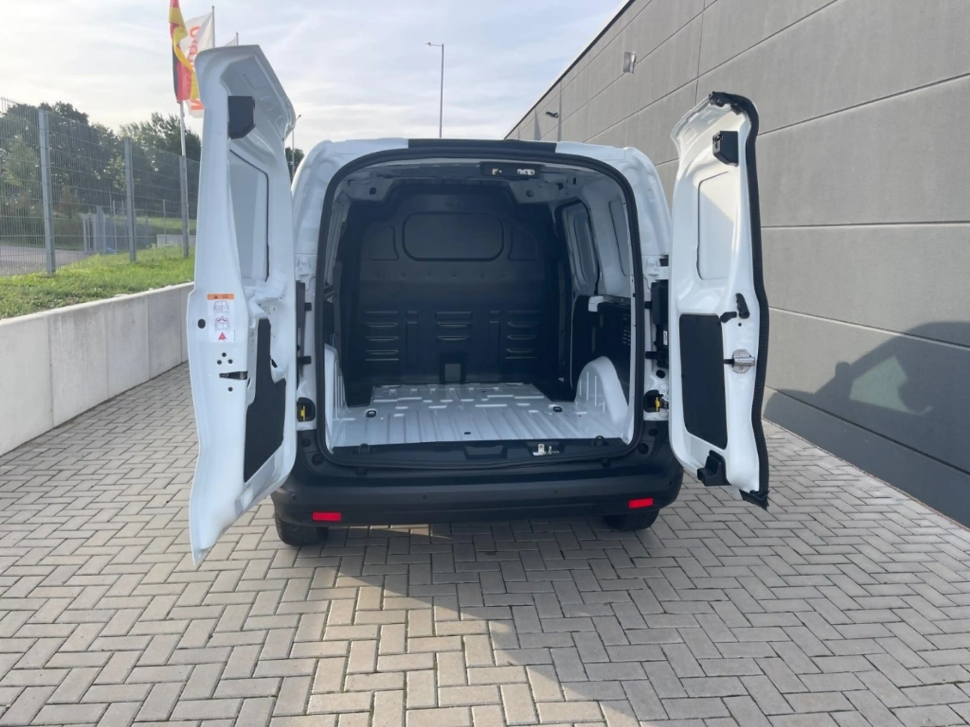 Ford Transit Courier 1.0T Trend VAN Winter2 Fahrerass2 Ladungssicherung — photo 12