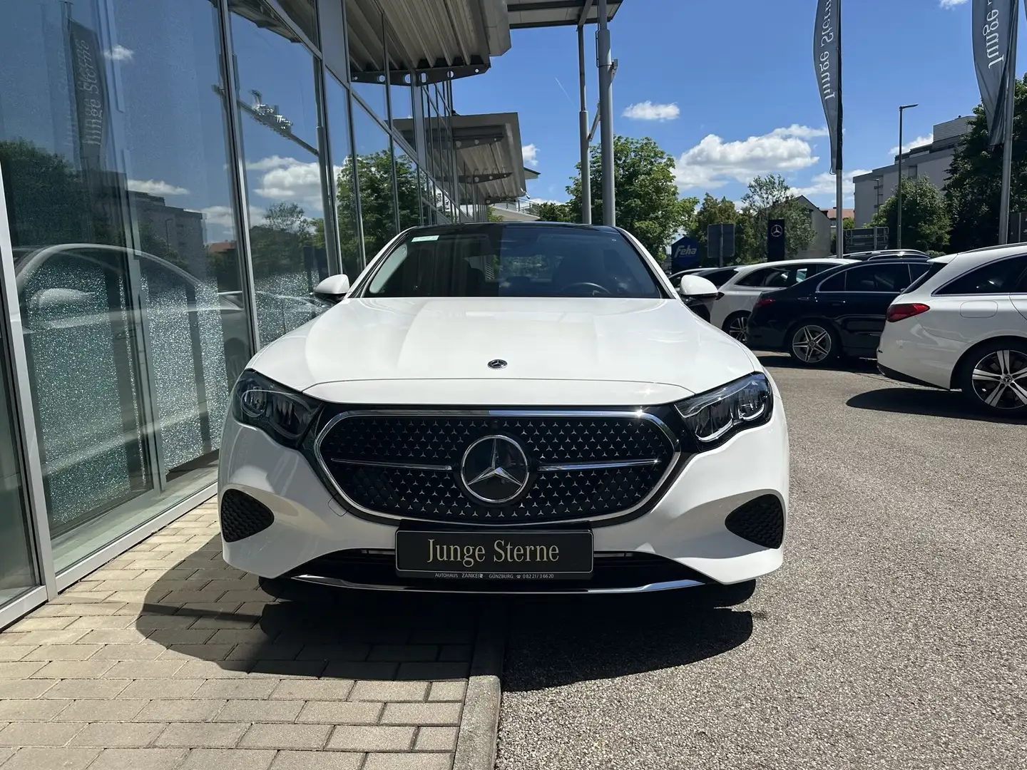 Mercedes-Benz E 200 E 200 Lim. AVANTGARDE*PANO*DISTRONIC*CAM*KEYLESS Wit - 2