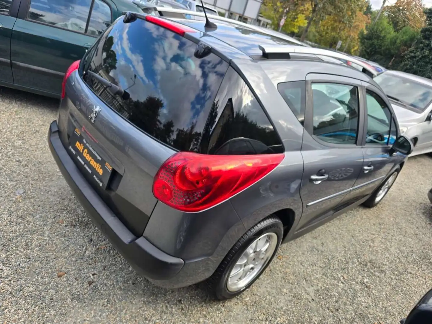 Peugeot 207 SW ACTIVE 1,4-16V Grau - 2