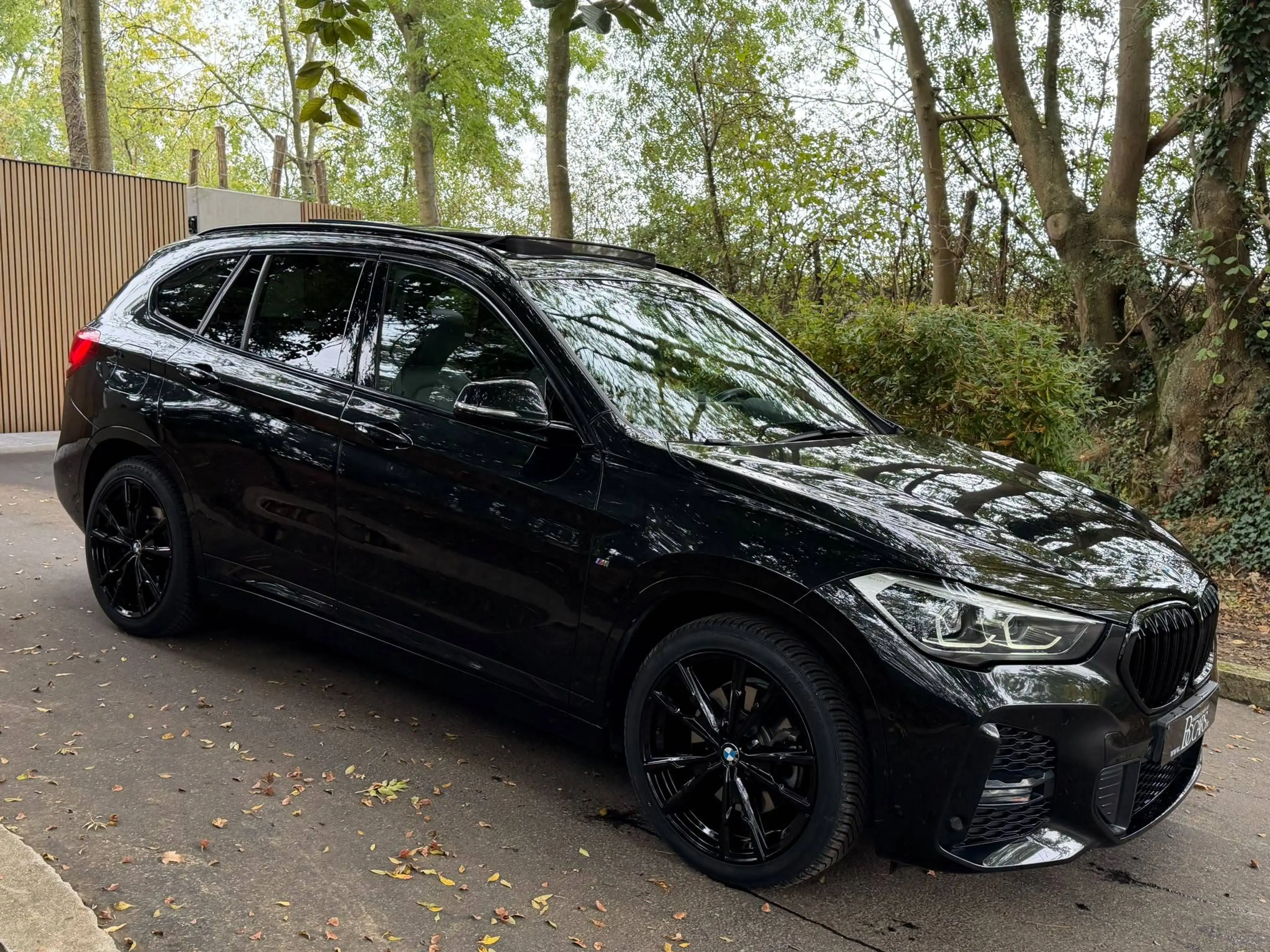 BMW X1 X1 25e M-Pakket-Led-Head Up-Keyless-Zetelverw-Leer-19" — photo 4