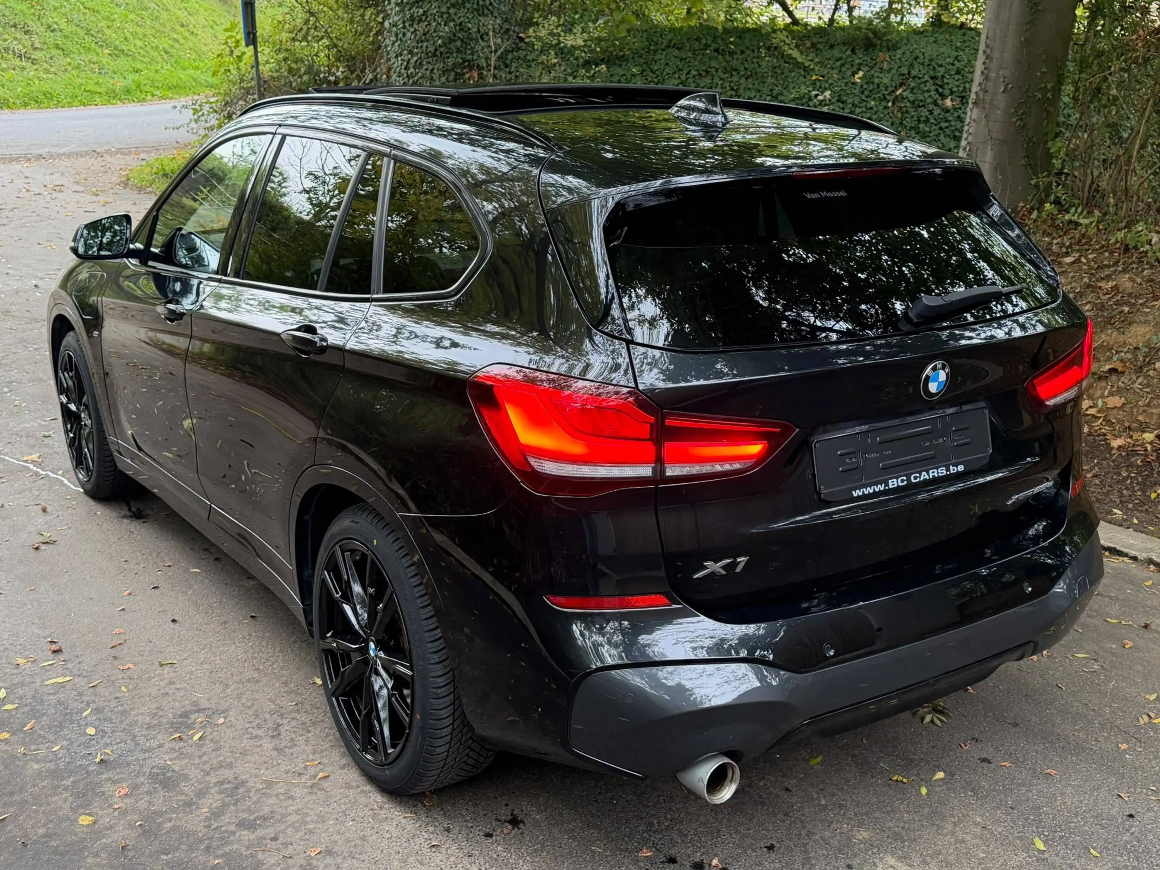 BMW X1 X1 25e M-Pakket-Led-Head Up-Keyless-Zetelverw-Leer-19" — photo 8