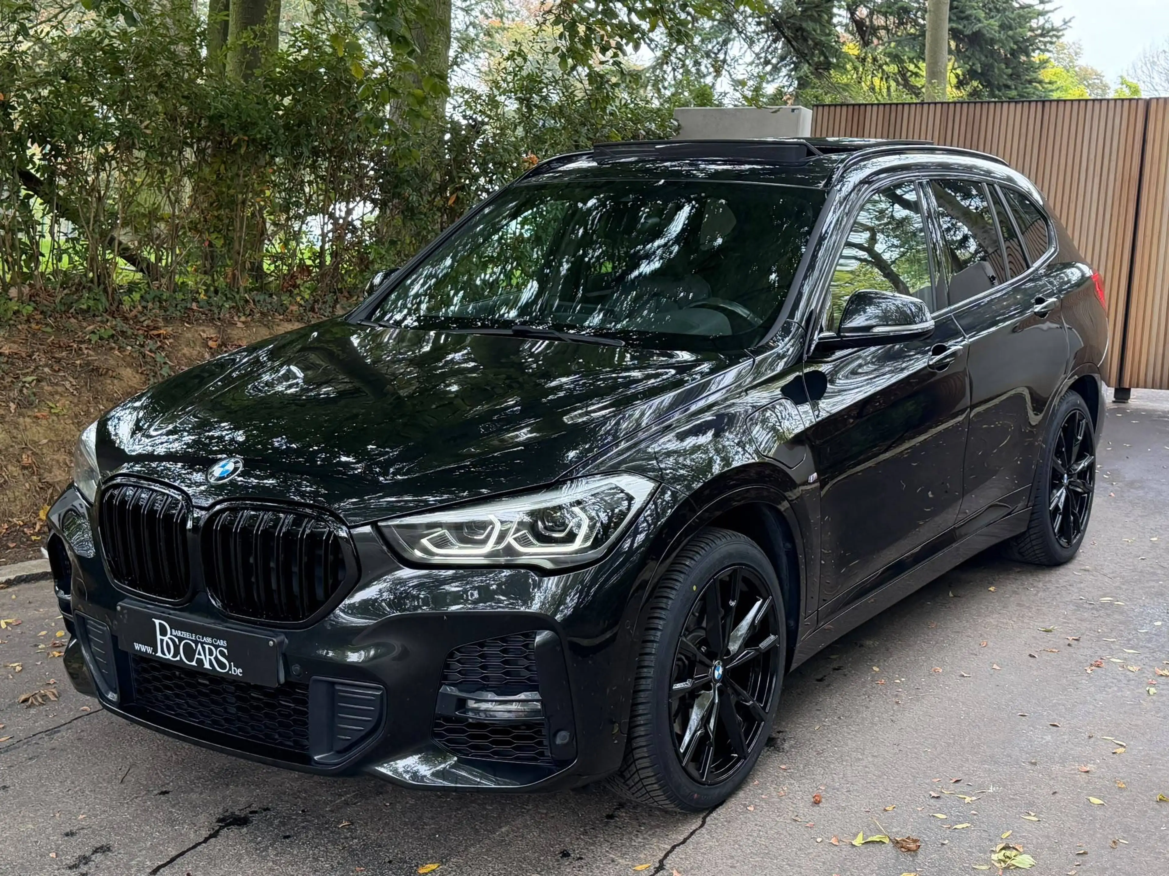 BMW X1 X1 25e M-Pakket-Led-Head Up-Keyless-Zetelverw-Leer-19" — photo 3