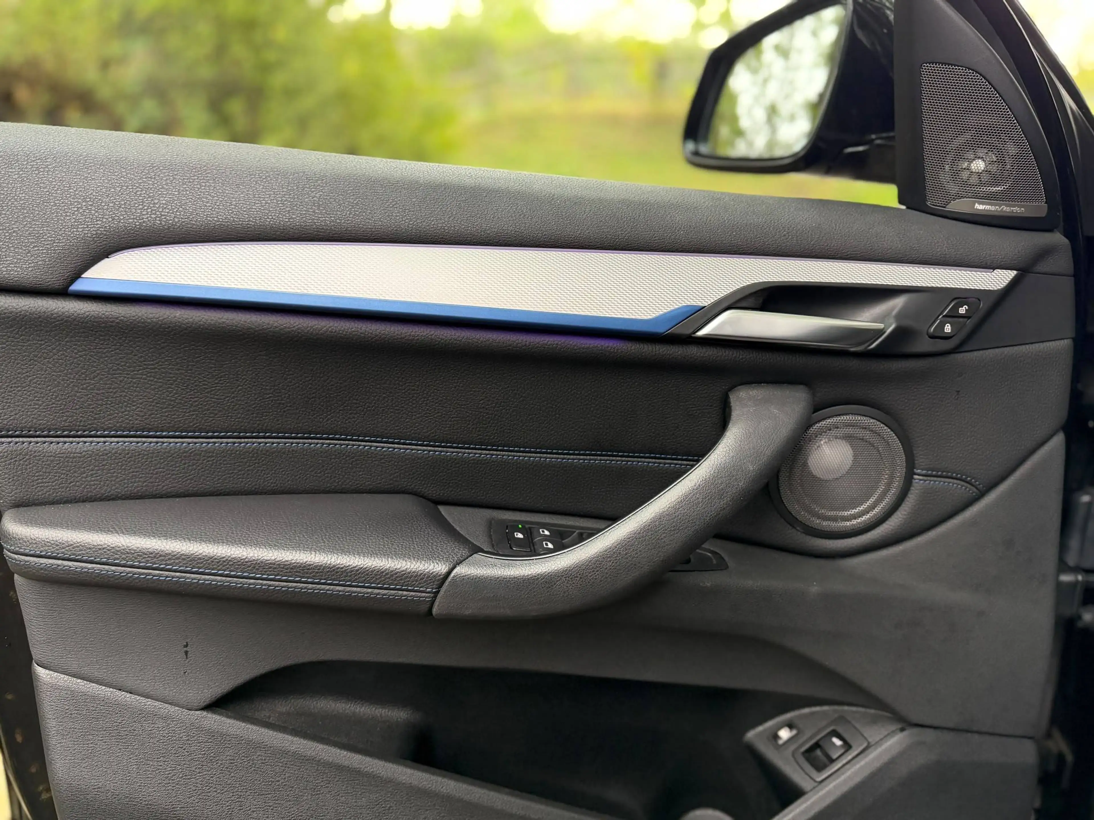 BMW X1 X1 25e M-Pakket-Led-Head Up-Keyless-Zetelverw-Leer-19" — photo 14