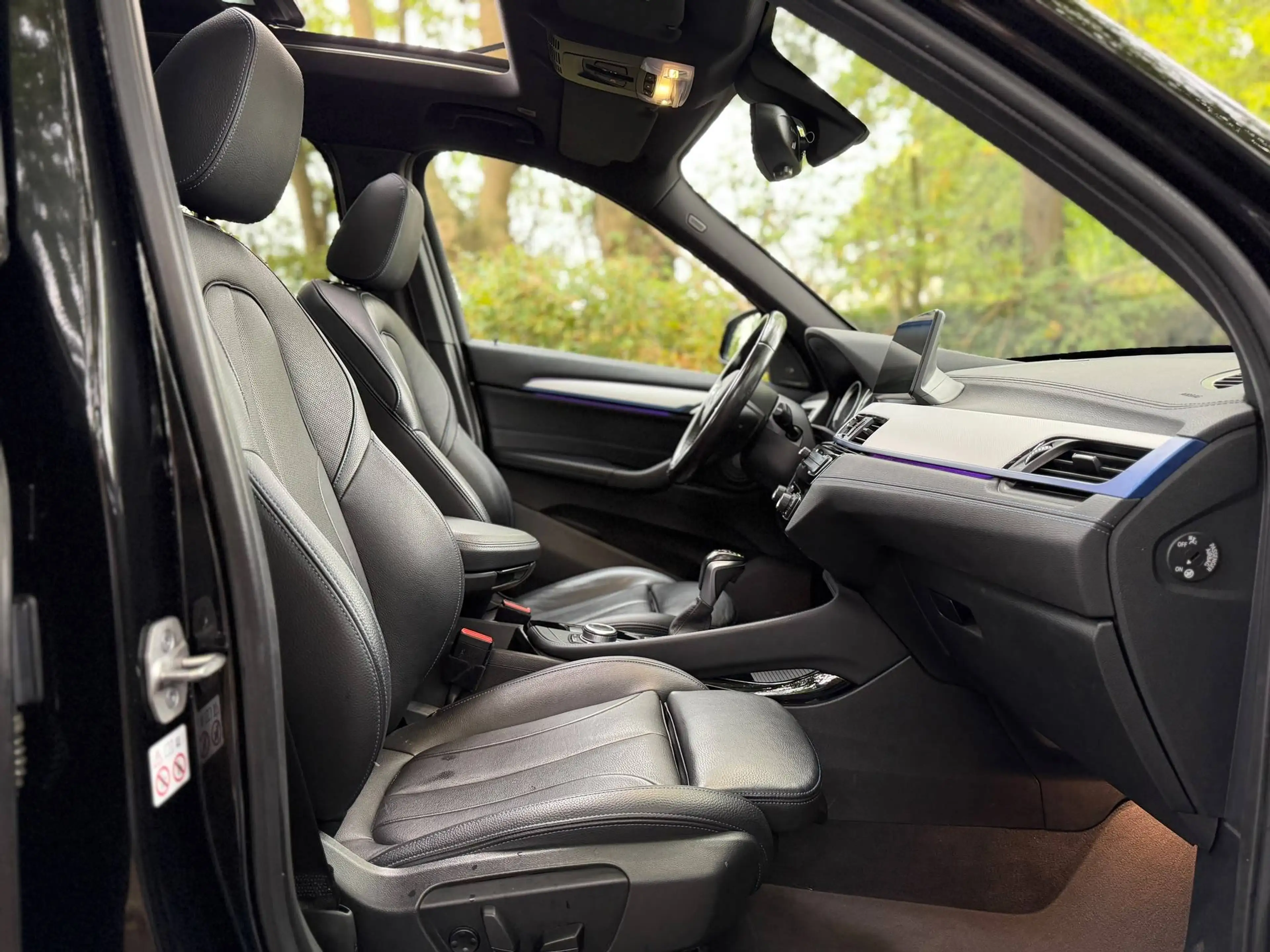 BMW X1 X1 25e M-Pakket-Led-Head Up-Keyless-Zetelverw-Leer-19" — photo 15