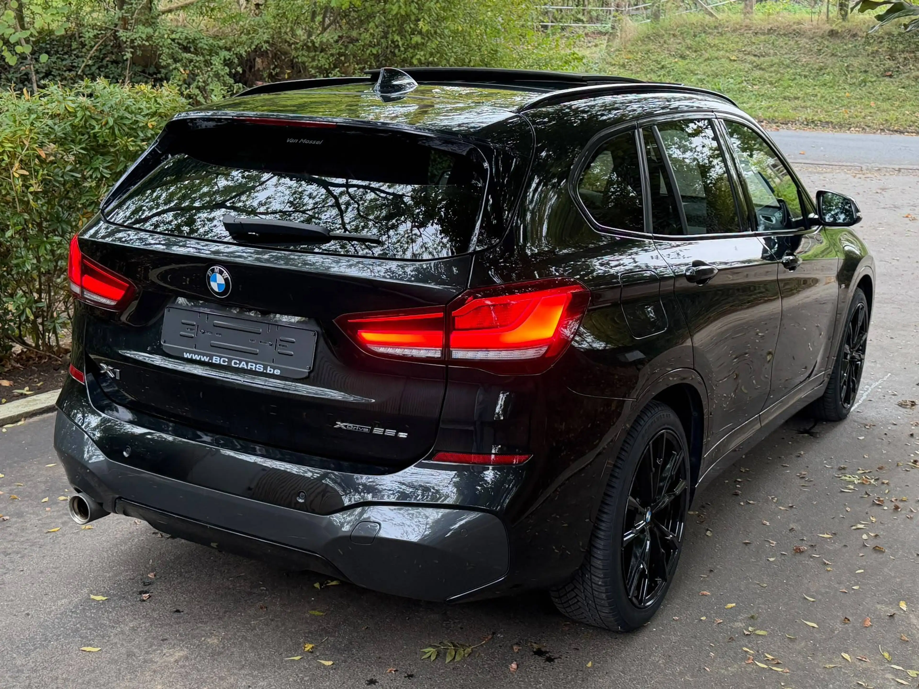 BMW X1 X1 25e M-Pakket-Led-Head Up-Keyless-Zetelverw-Leer-19" — photo 7