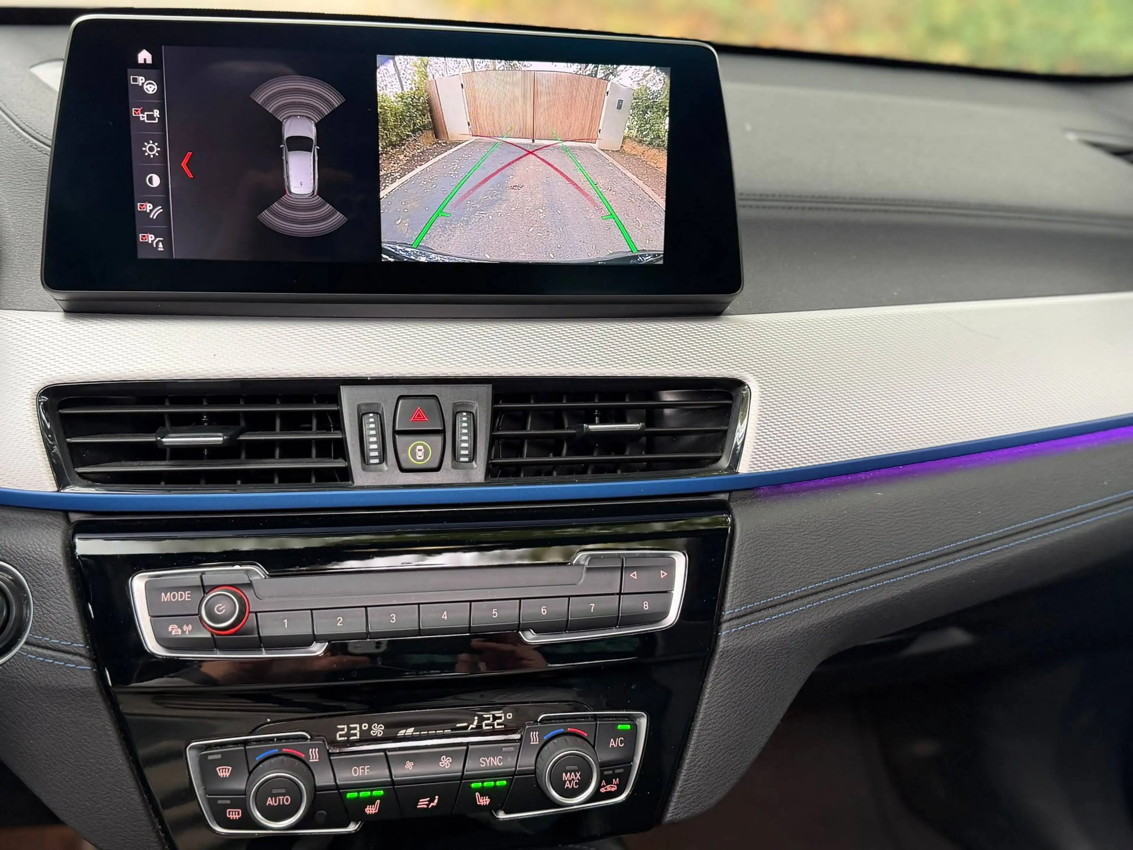 BMW X1 X1 25e M-Pakket-Led-Head Up-Keyless-Zetelverw-Leer-19" — photo 11