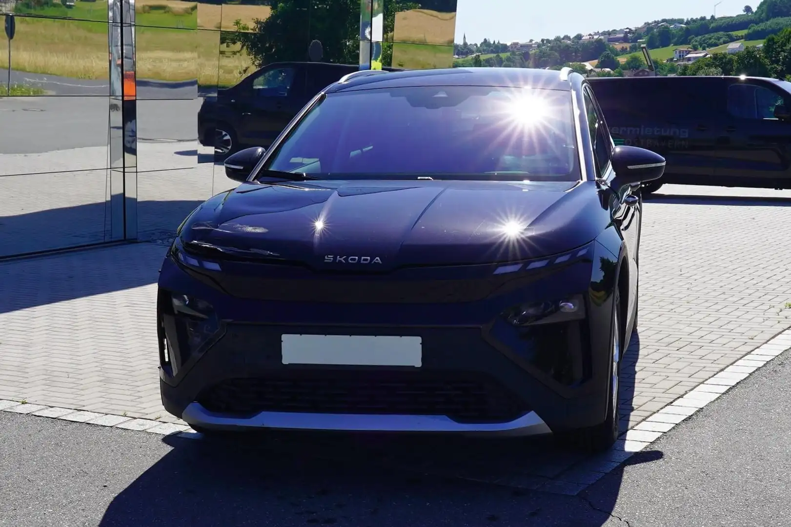 Skoda Elroq 85 Loft AHK Schwarz - 1